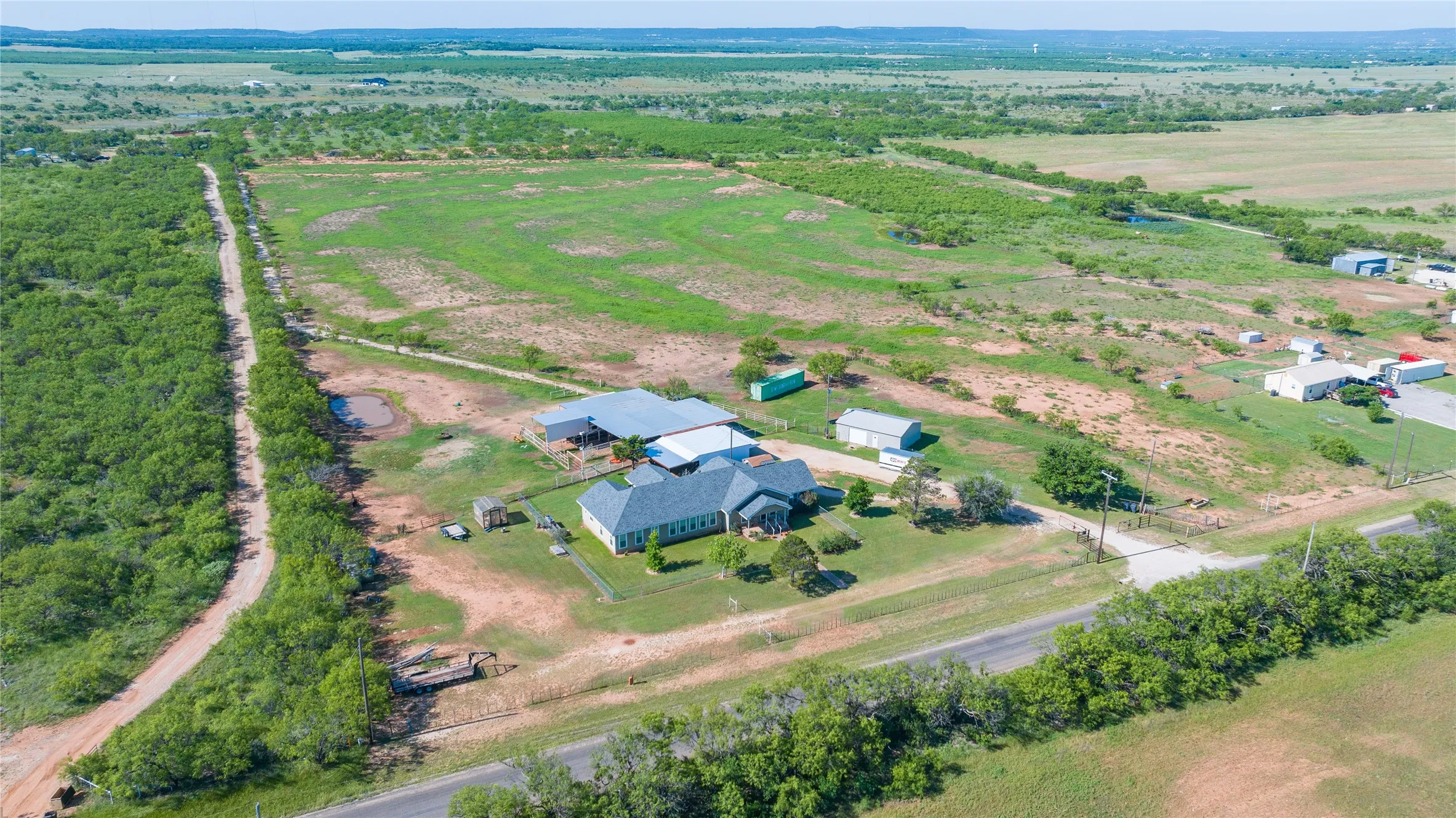 Single Family Residence For Sale in Callahan County , 12085 County Road 250, Clyde, Texas 79510, 3 Bedroom, 3 Bathroom, Garage spaces, 3,020 Sqft, built in 2006, mls#21271011, Real Estate Agent in Clyde, Homes For Sale in Callahan county, Homes For Sale in Clyde, Realtor in Clyde Texas, Real Estate Brokerage Independent Realty Texas, Luminita Cordes Realtor