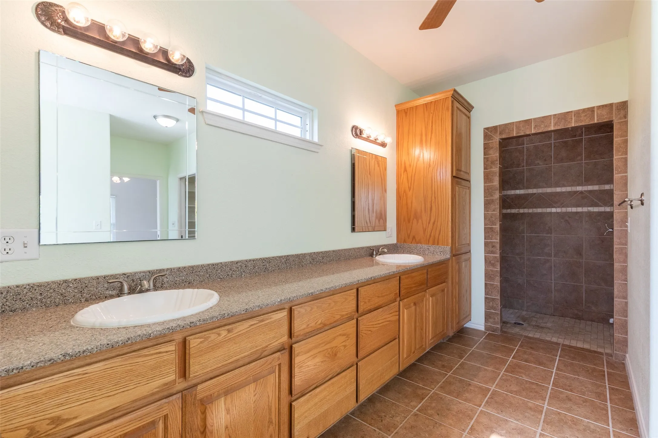 Single Family Residence For Sale in Callahan County , 12085 County Road 250, Clyde, Texas 79510, 3 Bedroom, 3 Bathroom, Garage spaces, 3,020 Sqft, built in 2006, mls#21271011, Real Estate Agent in Clyde, Homes For Sale in Callahan county, Homes For Sale in Clyde, Realtor in Clyde Texas, Real Estate Brokerage Independent Realty Texas, Luminita Cordes Realtor