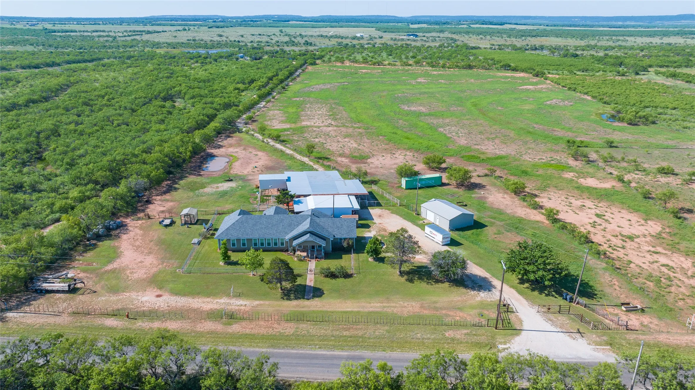 Single Family Residence For Sale in Callahan County , 12085 County Road 250, Clyde, Texas 79510, 3 Bedroom, 3 Bathroom, Garage spaces, 3,020 Sqft, built in 2006, mls#21271011, Real Estate Agent in Clyde, Homes For Sale in Callahan county, Homes For Sale in Clyde, Realtor in Clyde Texas, Real Estate Brokerage Independent Realty Texas, Luminita Cordes Realtor