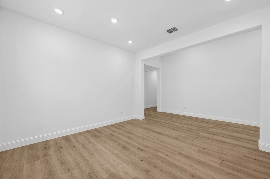 542 Chatham Street ~ Ready Now