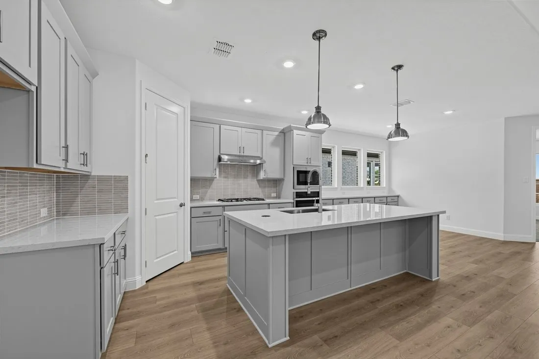 542 Chatham Street ~ Ready Now