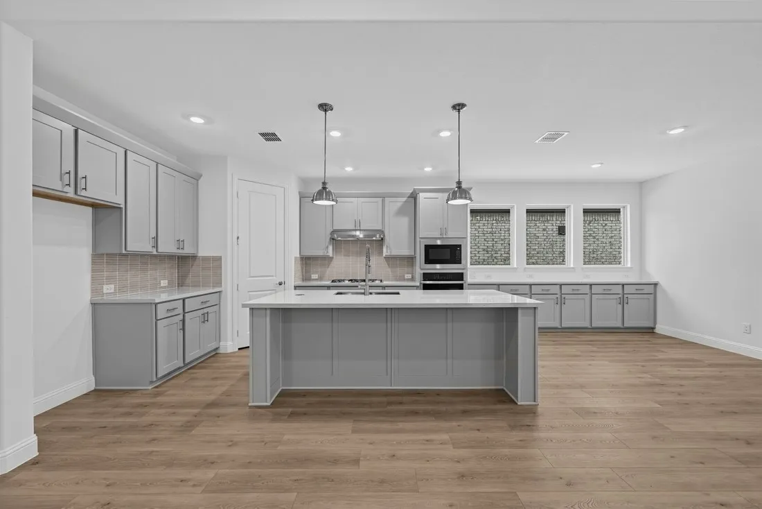 542 Chatham Street ~ Ready Now