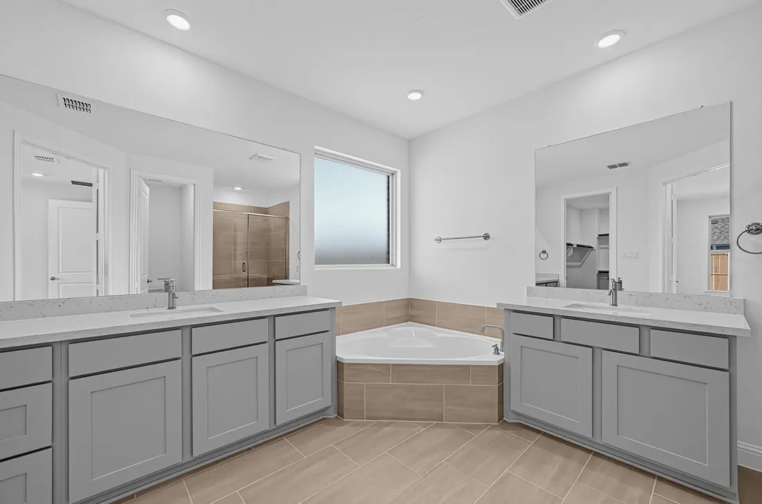 542 Chatham Street ~ Ready Now