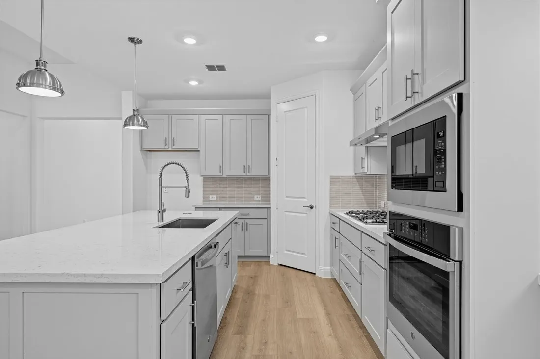 542 Chatham Street ~ Ready Now