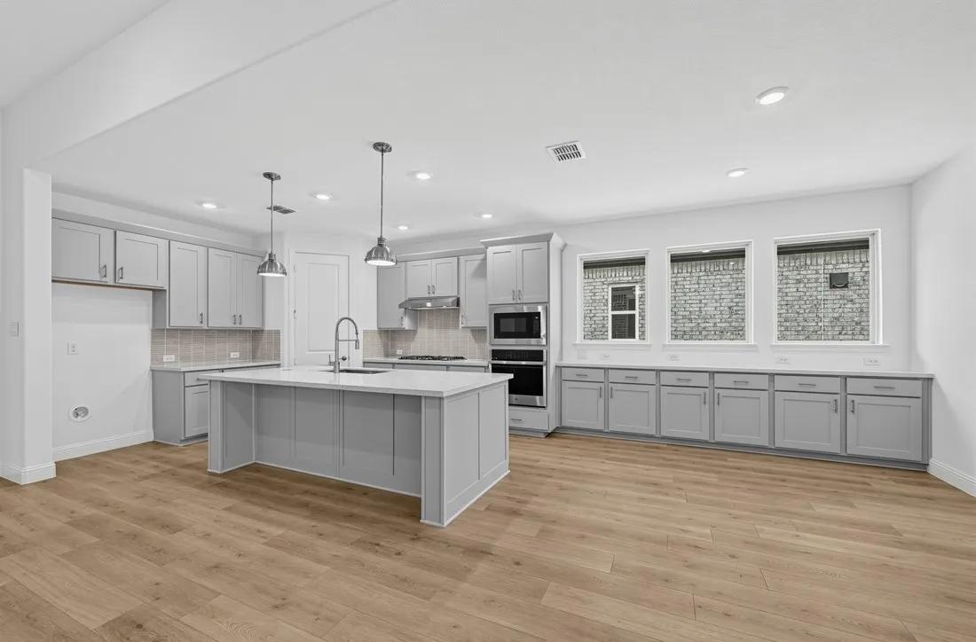 542 Chatham Street ~ Ready Now