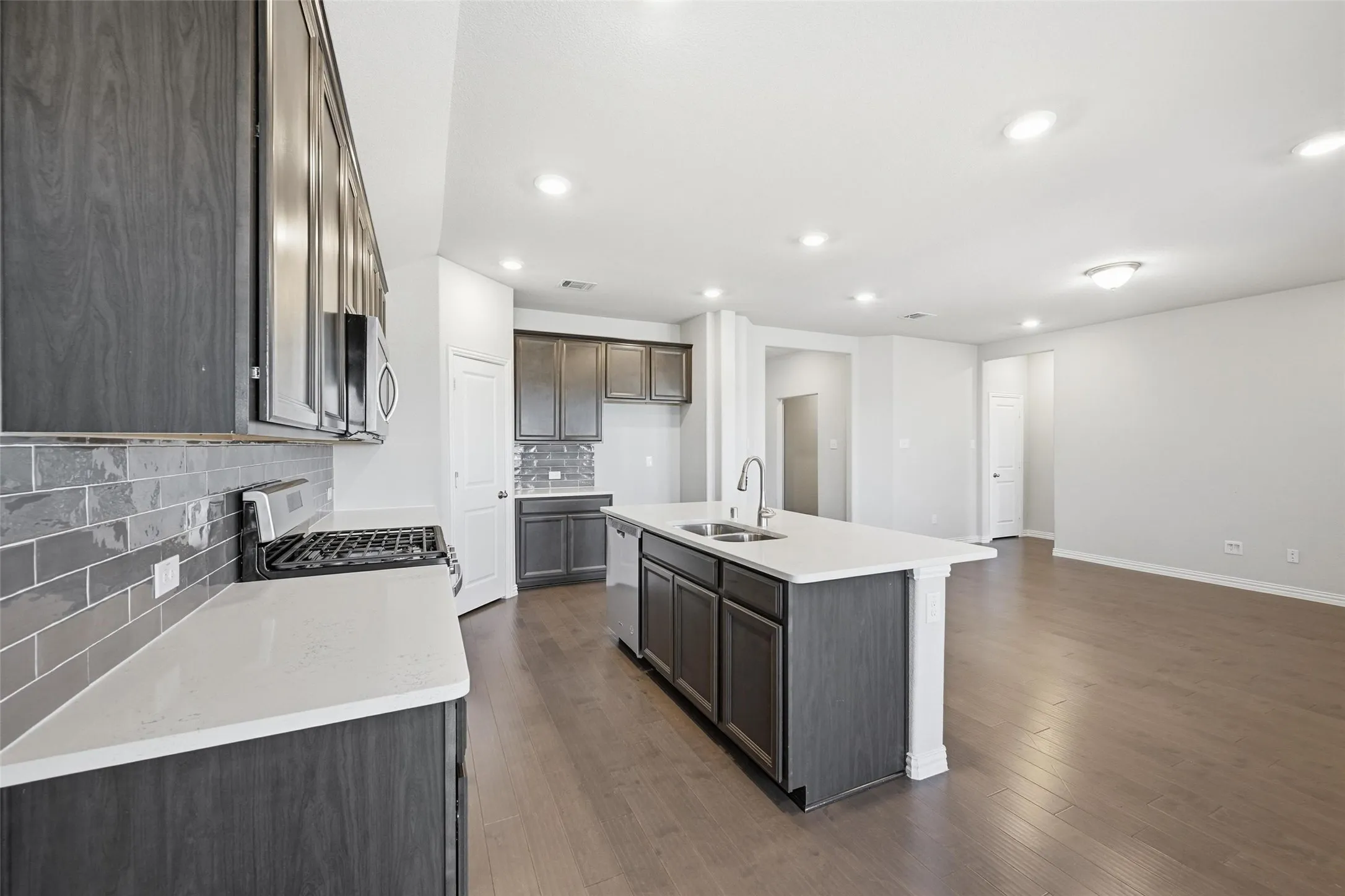 Single Family Residence For Sale in Collin County , 1116 Rountree Court, Celina, Texas 75009, 3 Bedroom, 2 Bathroom, 2 Garage spaces, 1,695 Sqft, built in 2022, mls#21271905, Real Estate Agent in Celina, Homes For Sale in Collin county, Homes For Sale in Celina, Realtor in Celina Texas, Real Estate Brokerage Independent Realty Texas, Luminita Cordes Realtor