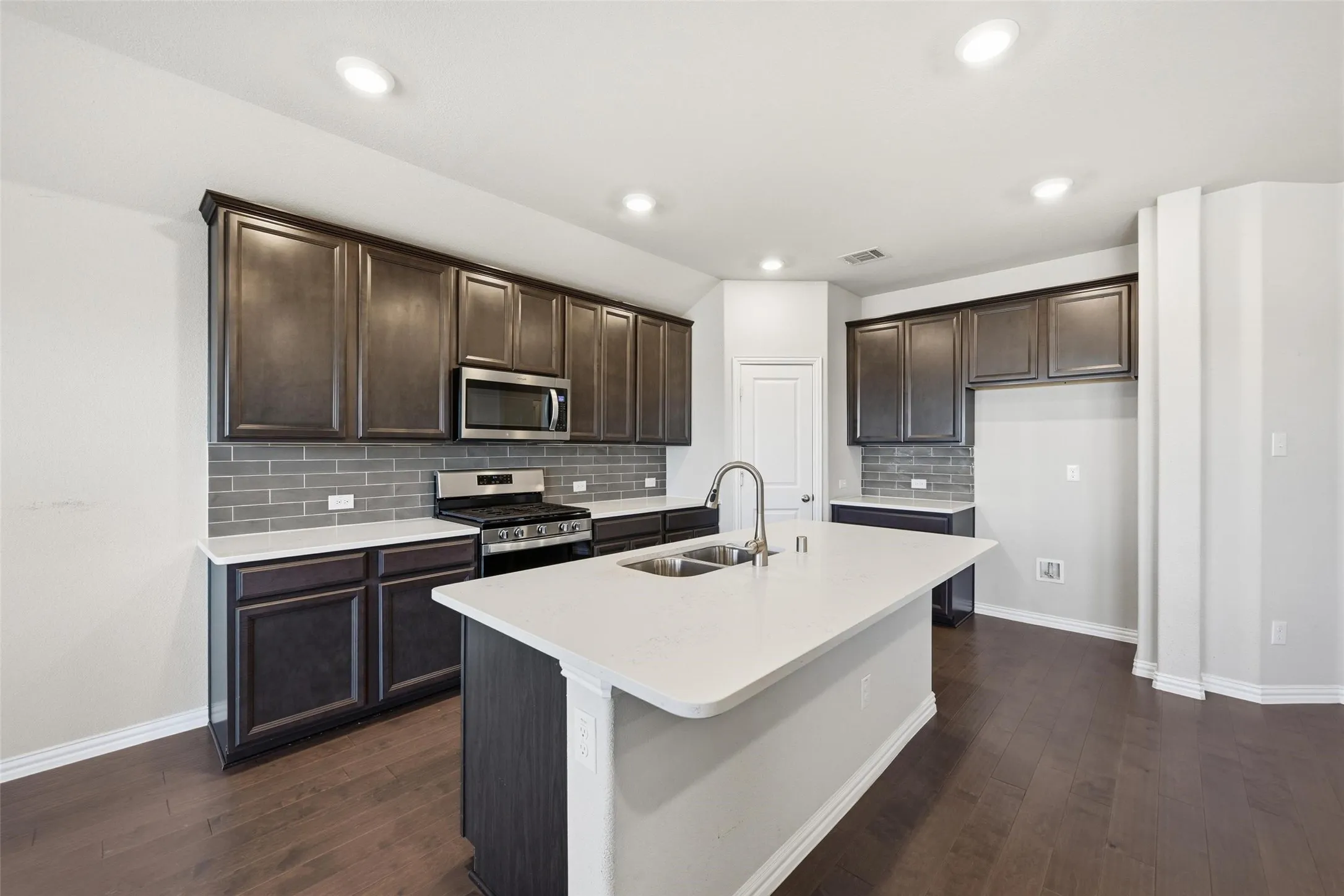 Single Family Residence For Sale in Collin County , 1116 Rountree Court, Celina, Texas 75009, 3 Bedroom, 2 Bathroom, 2 Garage spaces, 1,695 Sqft, built in 2022, mls#21271905, Real Estate Agent in Celina, Homes For Sale in Collin county, Homes For Sale in Celina, Realtor in Celina Texas, Real Estate Brokerage Independent Realty Texas, Luminita Cordes Realtor