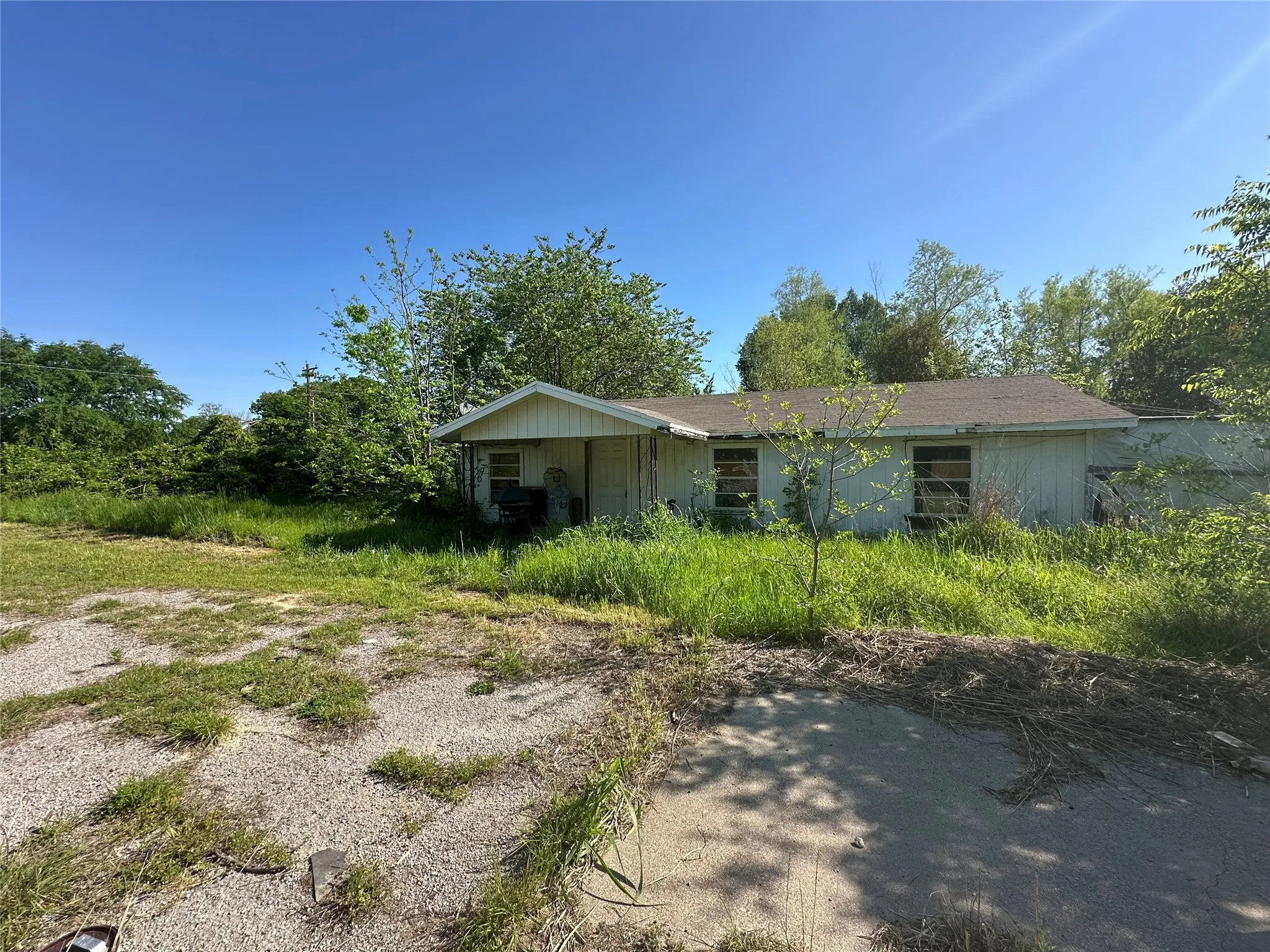 Single Family Residence For Sale in Kaufman County , 1726 County Road 279, Post Oak Bend, Texas 75142, 2 Bedroom, 1 Bathroom, Garage spaces, 880 Sqft, built in 1900, mls#21271960, Real Estate Agent in Post Oak Bend, Homes For Sale in Kaufman county, Homes For Sale in Post Oak Bend, Realtor in Post Oak Bend Texas, Real Estate Brokerage Independent Realty Texas, Luminita Cordes Realtor