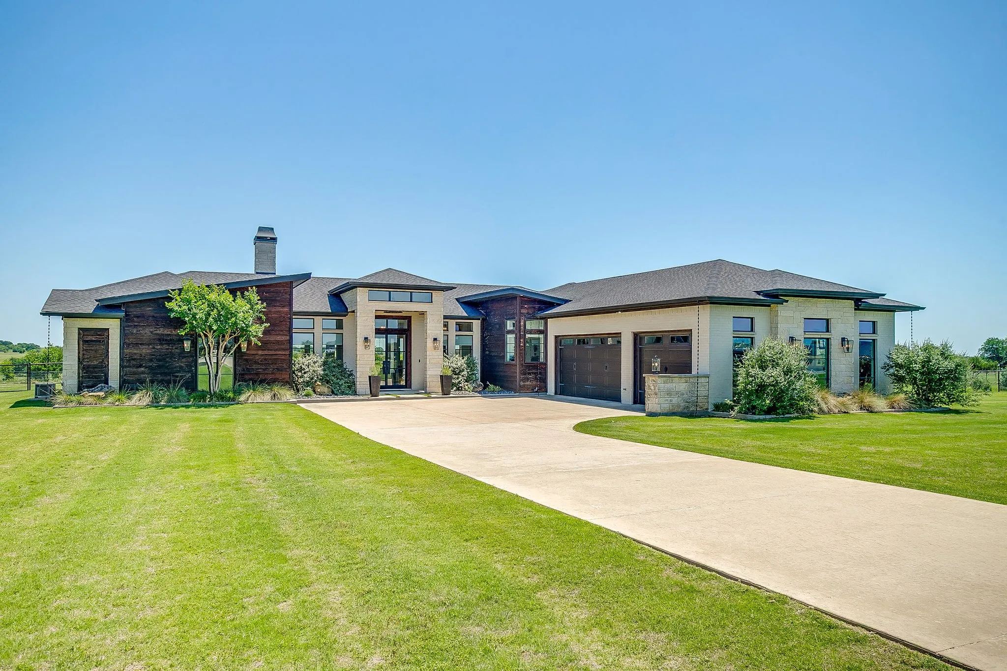 Single Family Residence For Sale in Johnson County , 6372 Rigel Road, Godley, Texas 76044, 4 Bedroom, 4 Bathroom, 3 Garage spaces, 3,482 Sqft, built in 2019, mls#21268075, Real Estate Agent in Godley, Homes For Sale in Johnson county, Homes For Sale in Godley, Realtor in Godley Texas, Real Estate Brokerage Independent Realty Texas, Luminita Cordes Realtor
