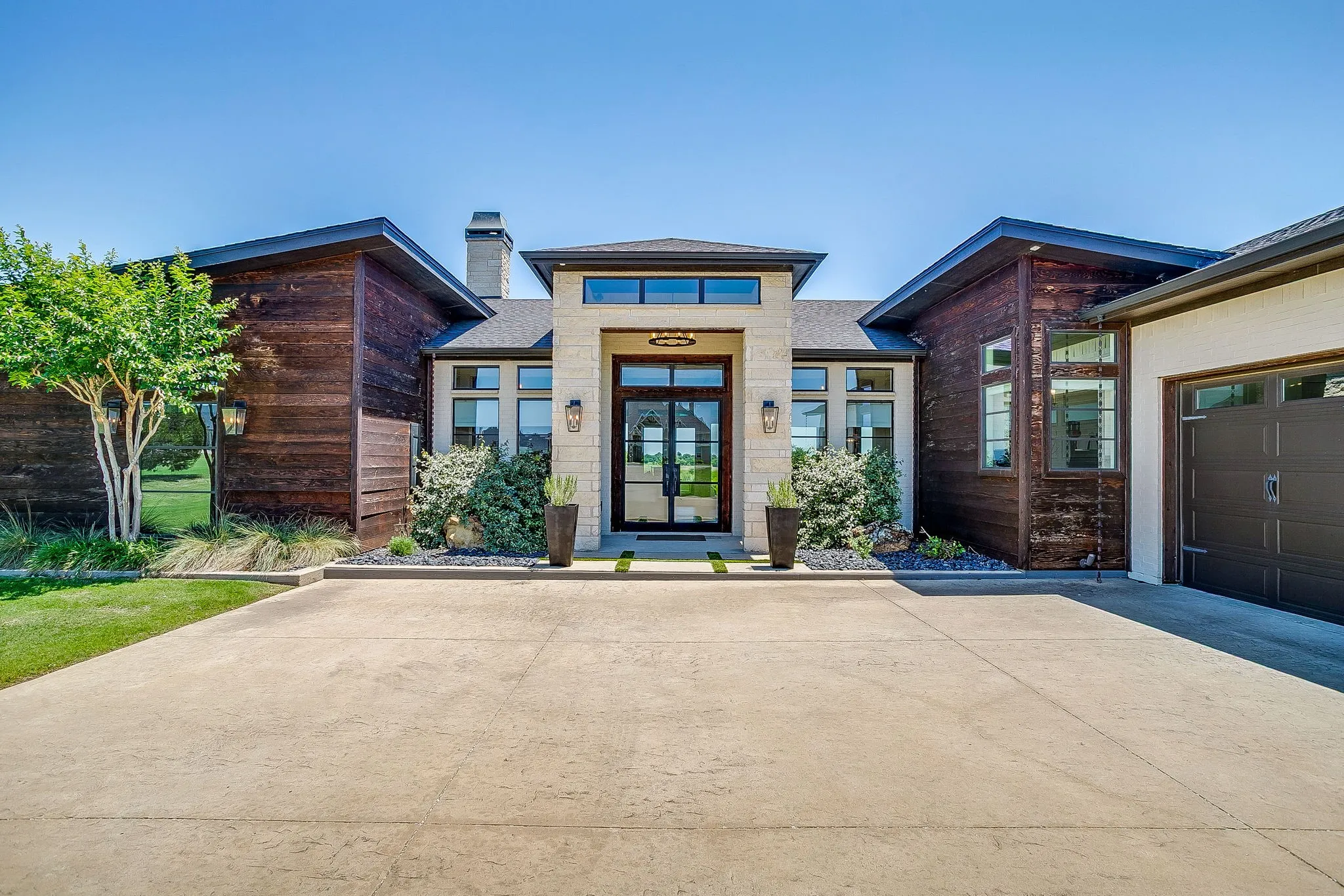 Single Family Residence For Sale in Johnson County , 6372 Rigel Road, Godley, Texas 76044, 4 Bedroom, 4 Bathroom, 3 Garage spaces, 3,482 Sqft, built in 2019, mls#21268075, Real Estate Agent in Godley, Homes For Sale in Johnson county, Homes For Sale in Godley, Realtor in Godley Texas, Real Estate Brokerage Independent Realty Texas, Luminita Cordes Realtor