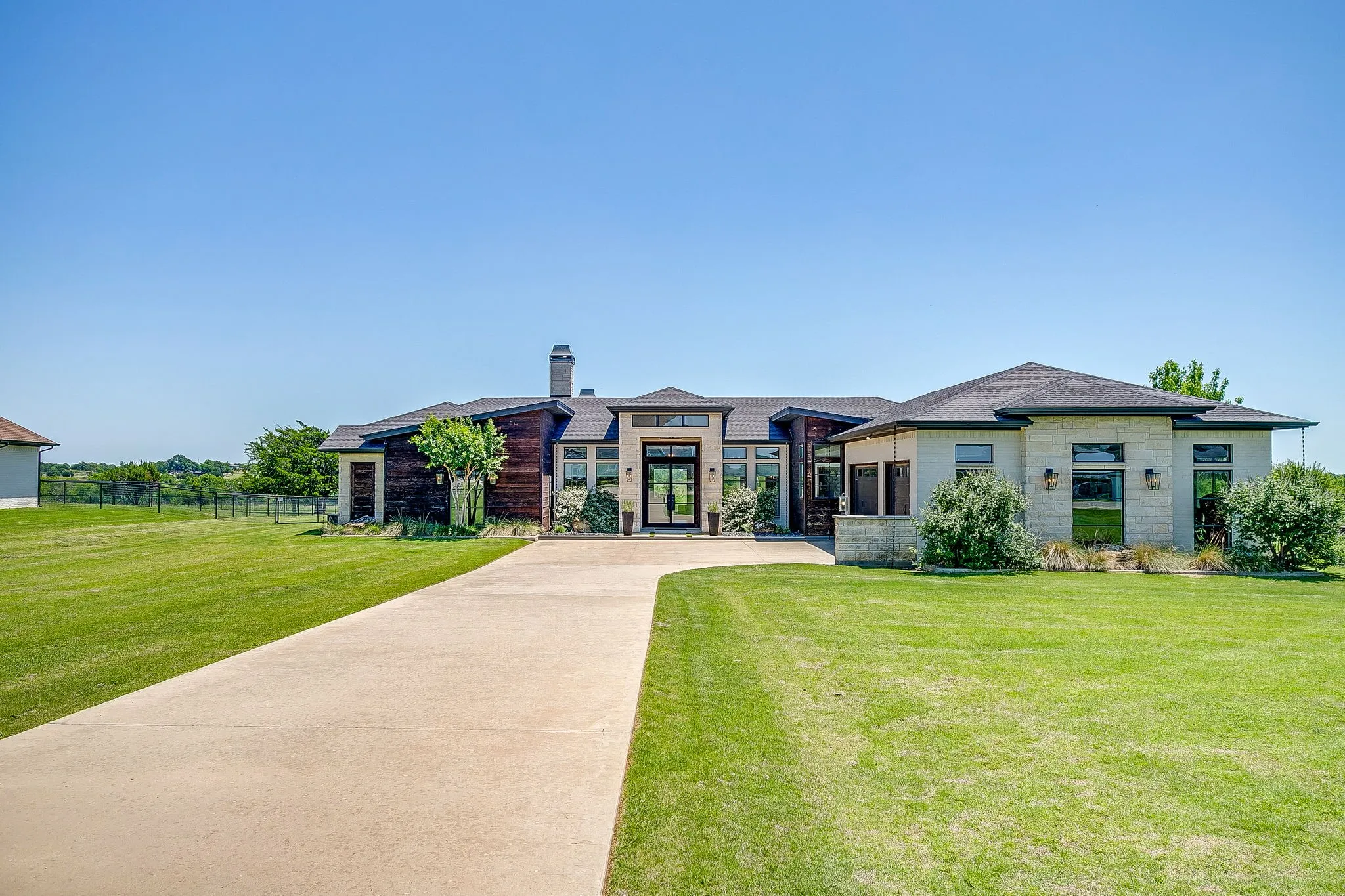 Single Family Residence For Sale in Johnson County , 6372 Rigel Road, Godley, Texas 76044, 4 Bedroom, 4 Bathroom, 3 Garage spaces, 3,482 Sqft, built in 2019, mls#21268075, Real Estate Agent in Godley, Homes For Sale in Johnson county, Homes For Sale in Godley, Realtor in Godley Texas, Real Estate Brokerage Independent Realty Texas, Luminita Cordes Realtor