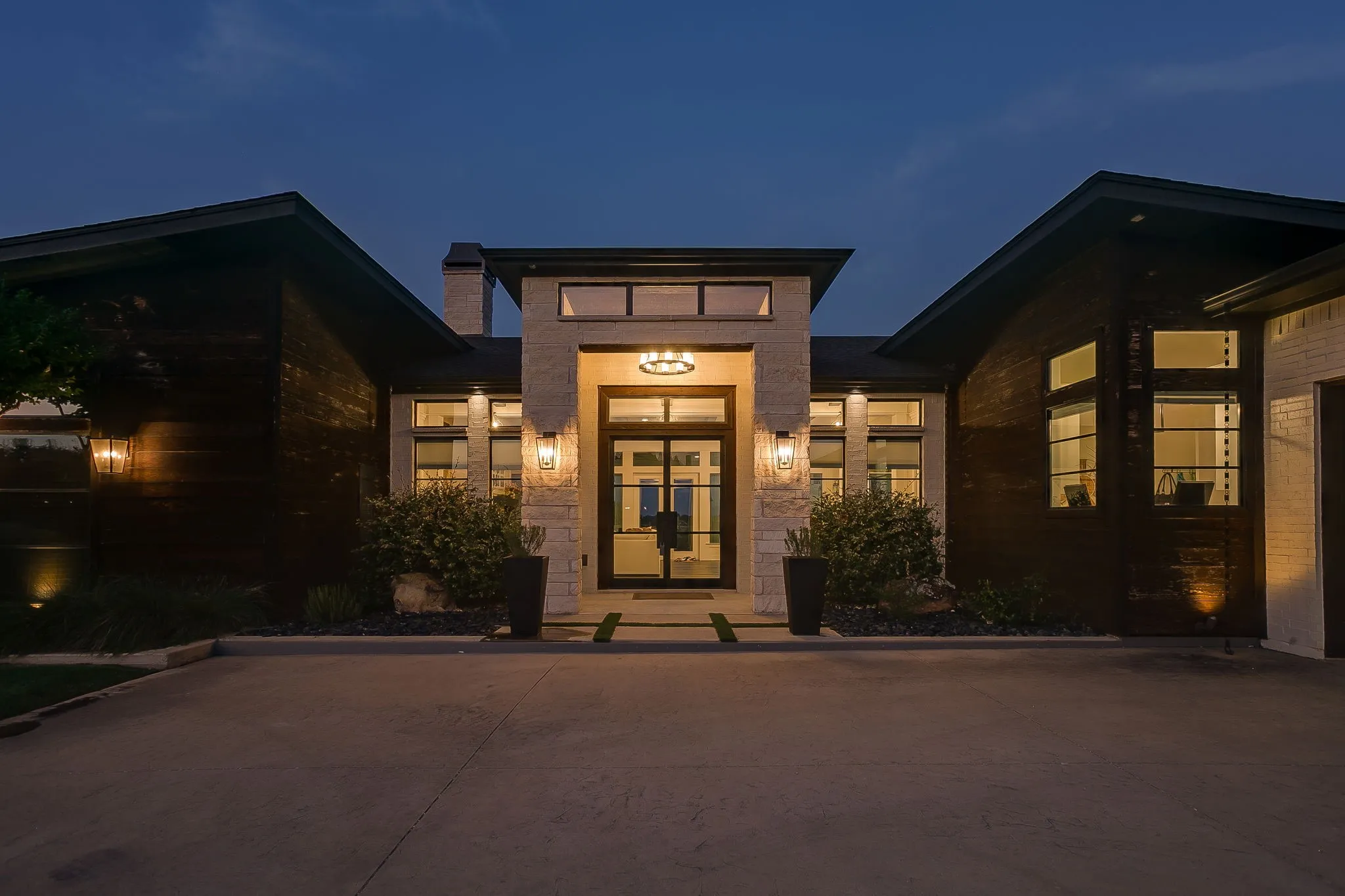 Single Family Residence For Sale in Johnson County , 6372 Rigel Road, Godley, Texas 76044, 4 Bedroom, 4 Bathroom, 3 Garage spaces, 3,482 Sqft, built in 2019, mls#21268075, Real Estate Agent in Godley, Homes For Sale in Johnson county, Homes For Sale in Godley, Realtor in Godley Texas, Real Estate Brokerage Independent Realty Texas, Luminita Cordes Realtor