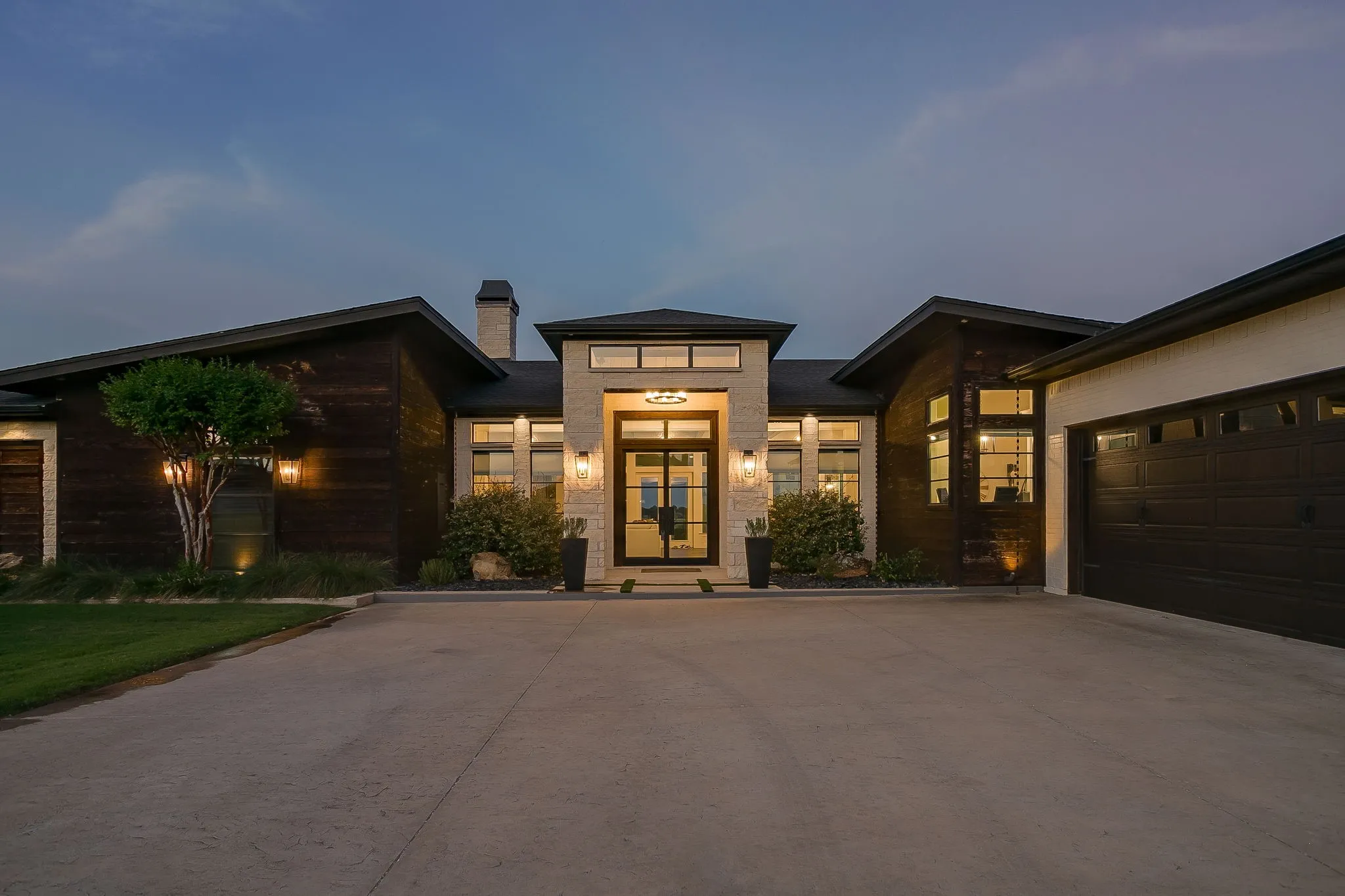 Single Family Residence For Sale in Johnson County , 6372 Rigel Road, Godley, Texas 76044, 4 Bedroom, 4 Bathroom, 3 Garage spaces, 3,482 Sqft, built in 2019, mls#21268075, Real Estate Agent in Godley, Homes For Sale in Johnson county, Homes For Sale in Godley, Realtor in Godley Texas, Real Estate Brokerage Independent Realty Texas, Luminita Cordes Realtor