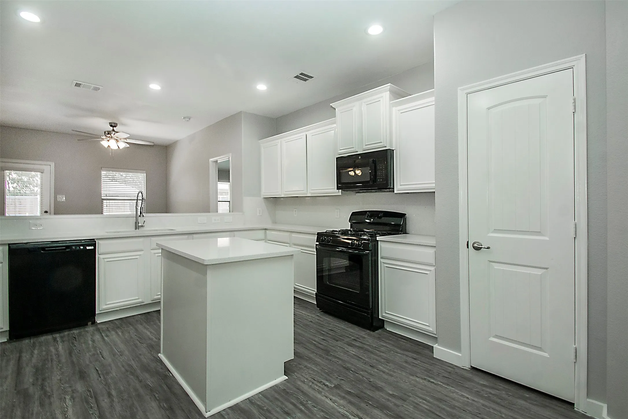 Single Family Residence For Sale in Collin County , 1104 Bexar Avenue, Melissa, Texas 75454, 3 Bedrooms, 2 Bathrooms, 2 Garage spaces, 1,873 Sqft, built in 2010, Price $345,000, mls#21272026, Real Estate Agent in Melissa, Homes For Sale in Collin county, Homes For Sale in Melissa, Realtor in Melissa Texas, Real Estate Brokerage Independent Realty Texas, Luminita Cordes Realtor
