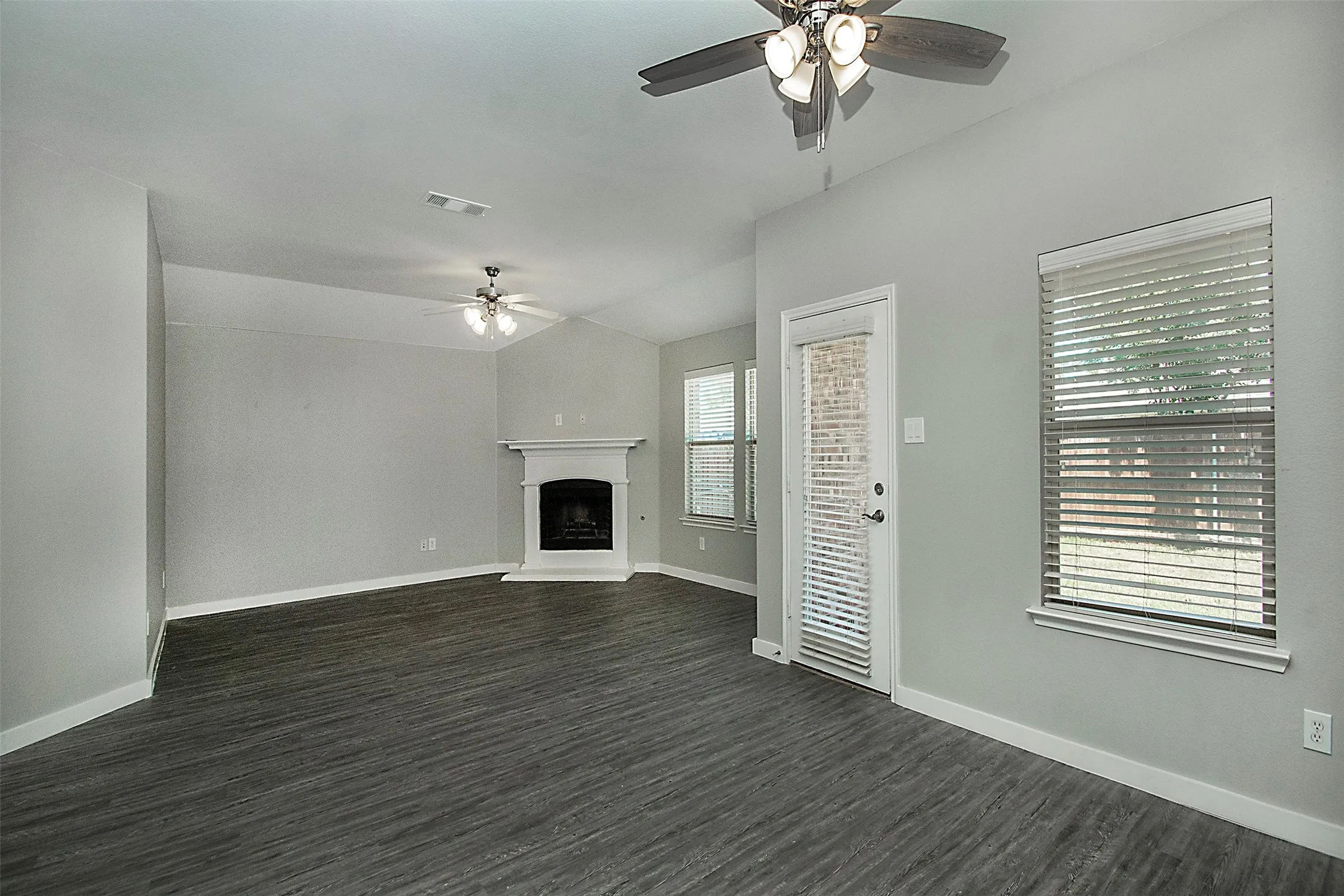 Single Family Residence For Sale in Collin County , 1104 Bexar Avenue, Melissa, Texas 75454, 3 Bedrooms, 2 Bathrooms, 2 Garage spaces, 1,873 Sqft, built in 2010, Price $345,000, mls#21272026, Real Estate Agent in Melissa, Homes For Sale in Collin county, Homes For Sale in Melissa, Realtor in Melissa Texas, Real Estate Brokerage Independent Realty Texas, Luminita Cordes Realtor