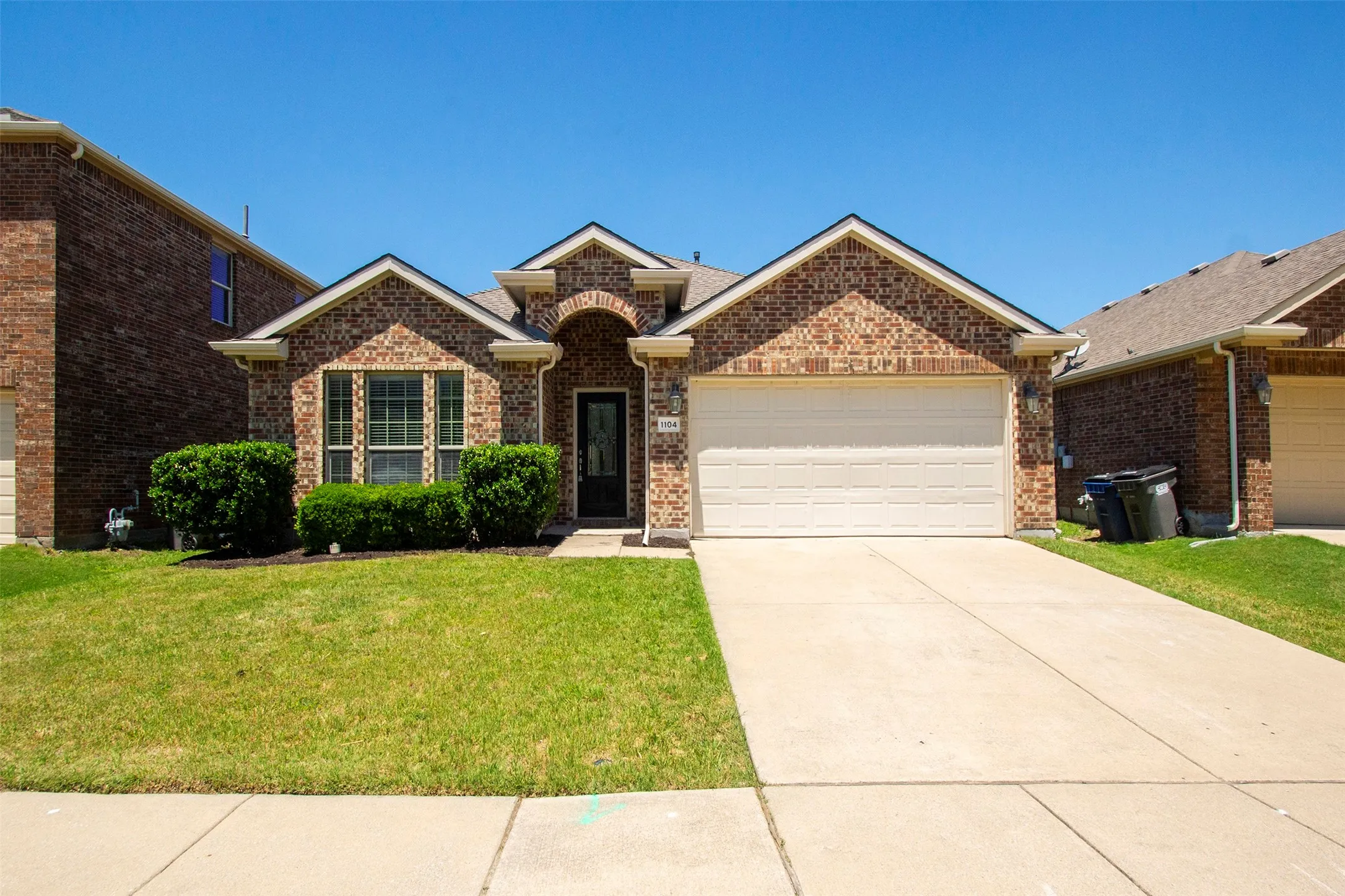 Single Family Residence For Sale in Collin County , 1104 Bexar Avenue, Melissa, Texas 75454, 3 Bedrooms, 2 Bathrooms, 2 Garage spaces, 1,873 Sqft, built in 2010, Price $345,000, mls#21272026, Real Estate Agent in Melissa, Homes For Sale in Collin county, Homes For Sale in Melissa, Realtor in Melissa Texas, Real Estate Brokerage Independent Realty Texas, Luminita Cordes Realtor