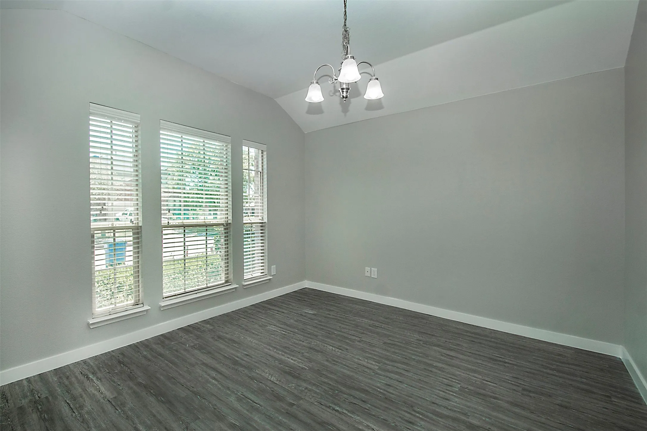 Single Family Residence For Sale in Collin County , 1104 Bexar Avenue, Melissa, Texas 75454, 3 Bedrooms, 2 Bathrooms, 2 Garage spaces, 1,873 Sqft, built in 2010, Price $345,000, mls#21272026, Real Estate Agent in Melissa, Homes For Sale in Collin county, Homes For Sale in Melissa, Realtor in Melissa Texas, Real Estate Brokerage Independent Realty Texas, Luminita Cordes Realtor