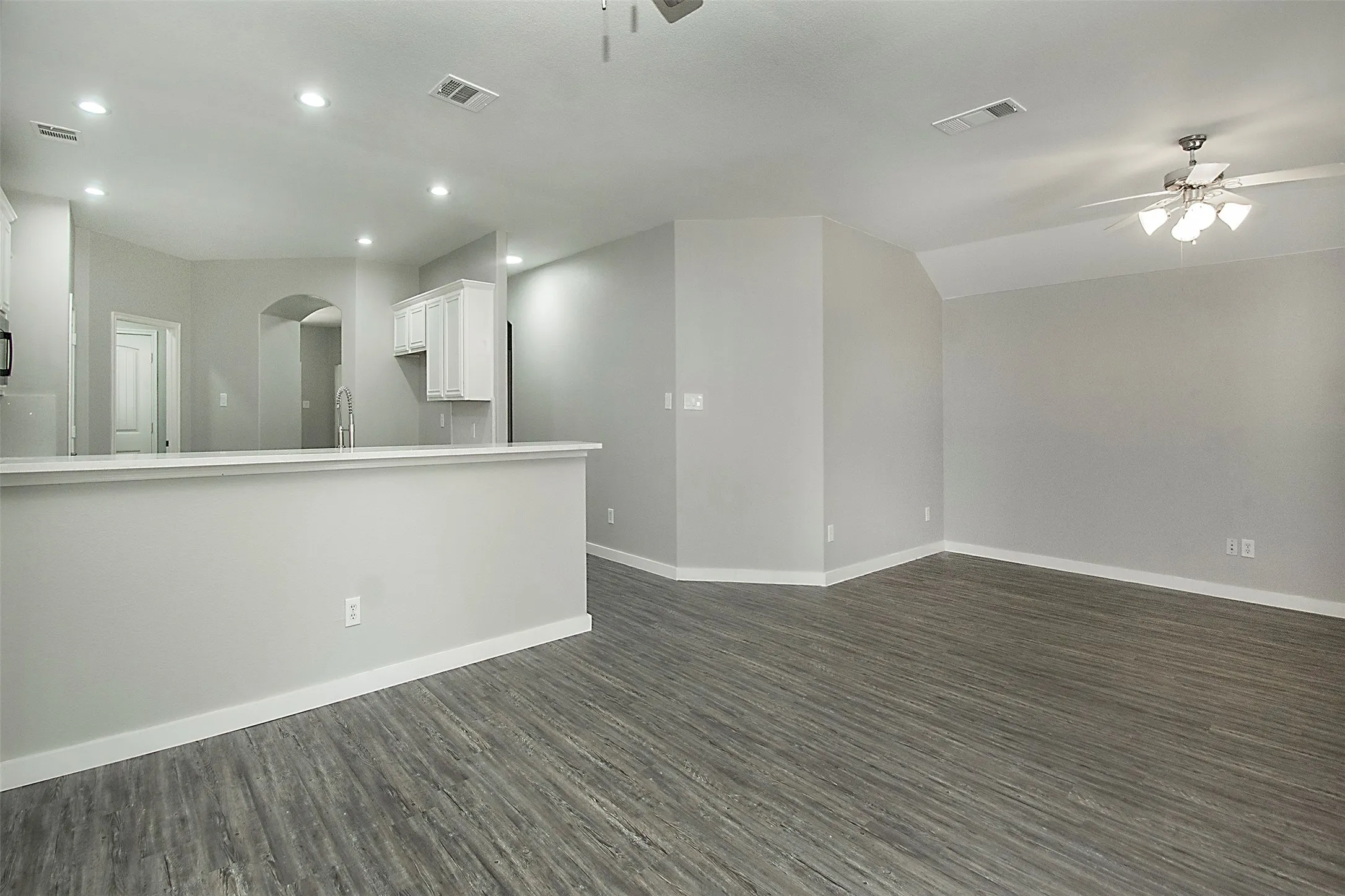 Single Family Residence For Sale in Collin County , 1104 Bexar Avenue, Melissa, Texas 75454, 3 Bedrooms, 2 Bathrooms, 2 Garage spaces, 1,873 Sqft, built in 2010, Price $345,000, mls#21272026, Real Estate Agent in Melissa, Homes For Sale in Collin county, Homes For Sale in Melissa, Realtor in Melissa Texas, Real Estate Brokerage Independent Realty Texas, Luminita Cordes Realtor