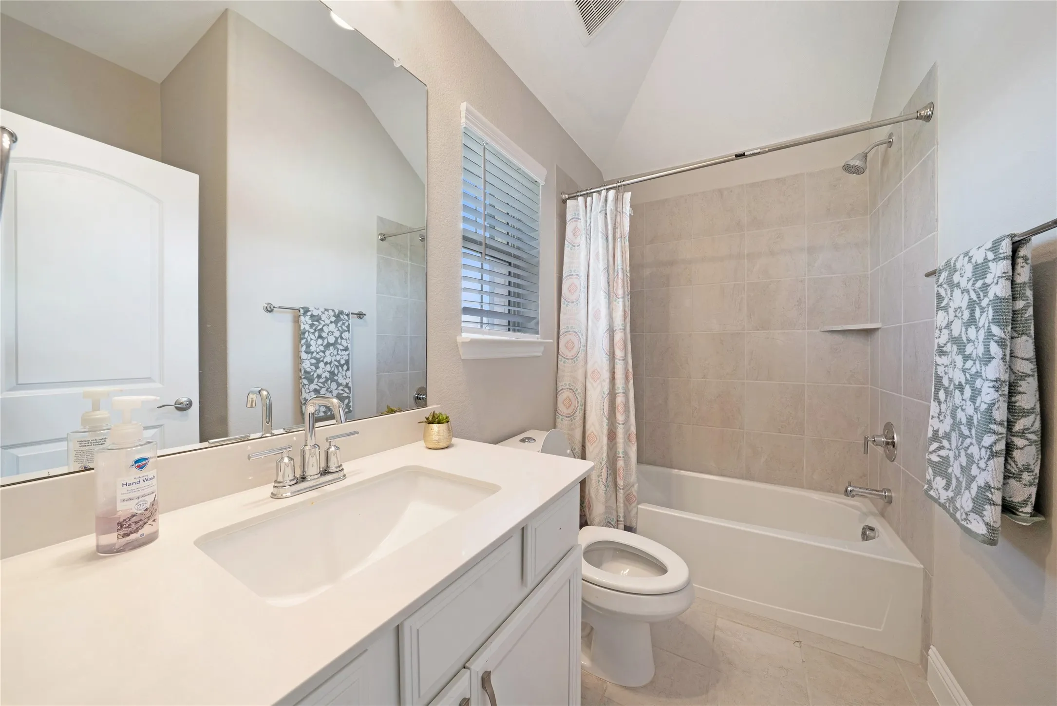 Single Family Residence For Sale in Denton County , 2104 Covey Court, Little Elm, Texas 75068, 4 Bedroom, 4 Bathroom, 2 Garage spaces, 3,496 Sqft, built in 2022, mls#21269190, Real Estate Agent in Little Elm, Homes For Sale in Denton county, Homes For Sale in Little Elm, Realtor in Little Elm Texas, Real Estate Brokerage Independent Realty Texas, Luminita Cordes Realtor