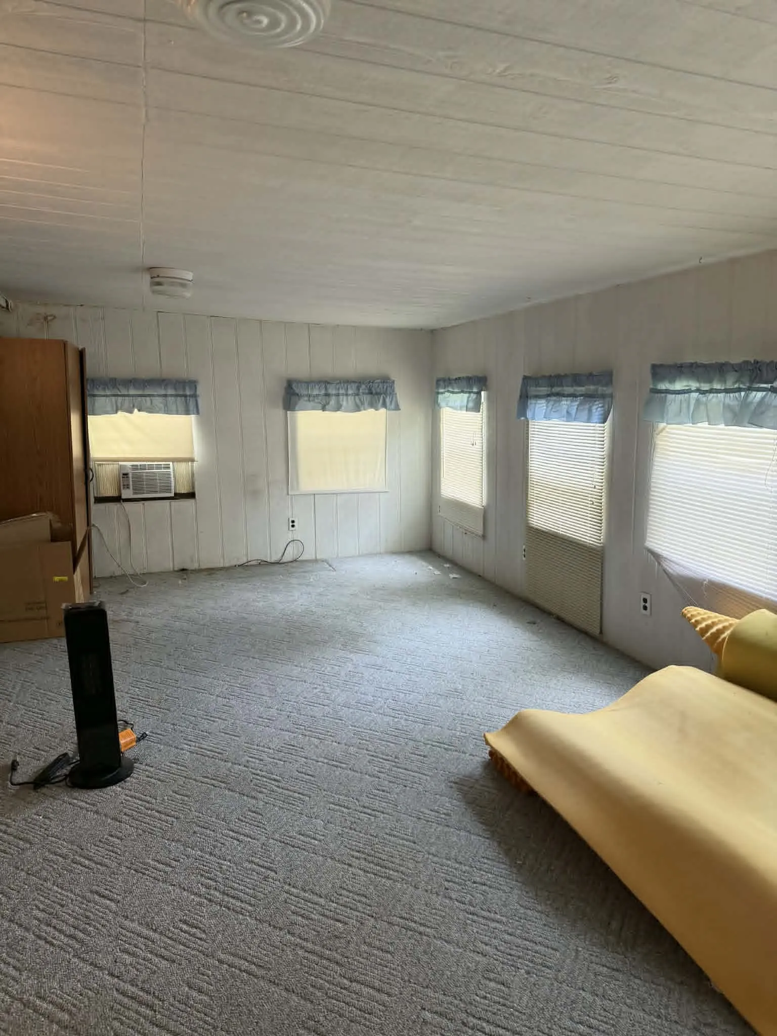 Mobile Home For Sale in Henderson County , 220 Hollyglen Street, Gun Barrel City, Texas 75156, 3 Bedroom, 2 Bathroom, 2 Garage spaces, 1,632 Sqft, built in 1980, mls#21271764, Real Estate Agent in Gun Barrel City, Homes For Sale in Henderson county, Homes For Sale in Gun Barrel City, Realtor in Gun Barrel City Texas, Real Estate Brokerage Independent Realty Texas, Luminita Cordes Realtor