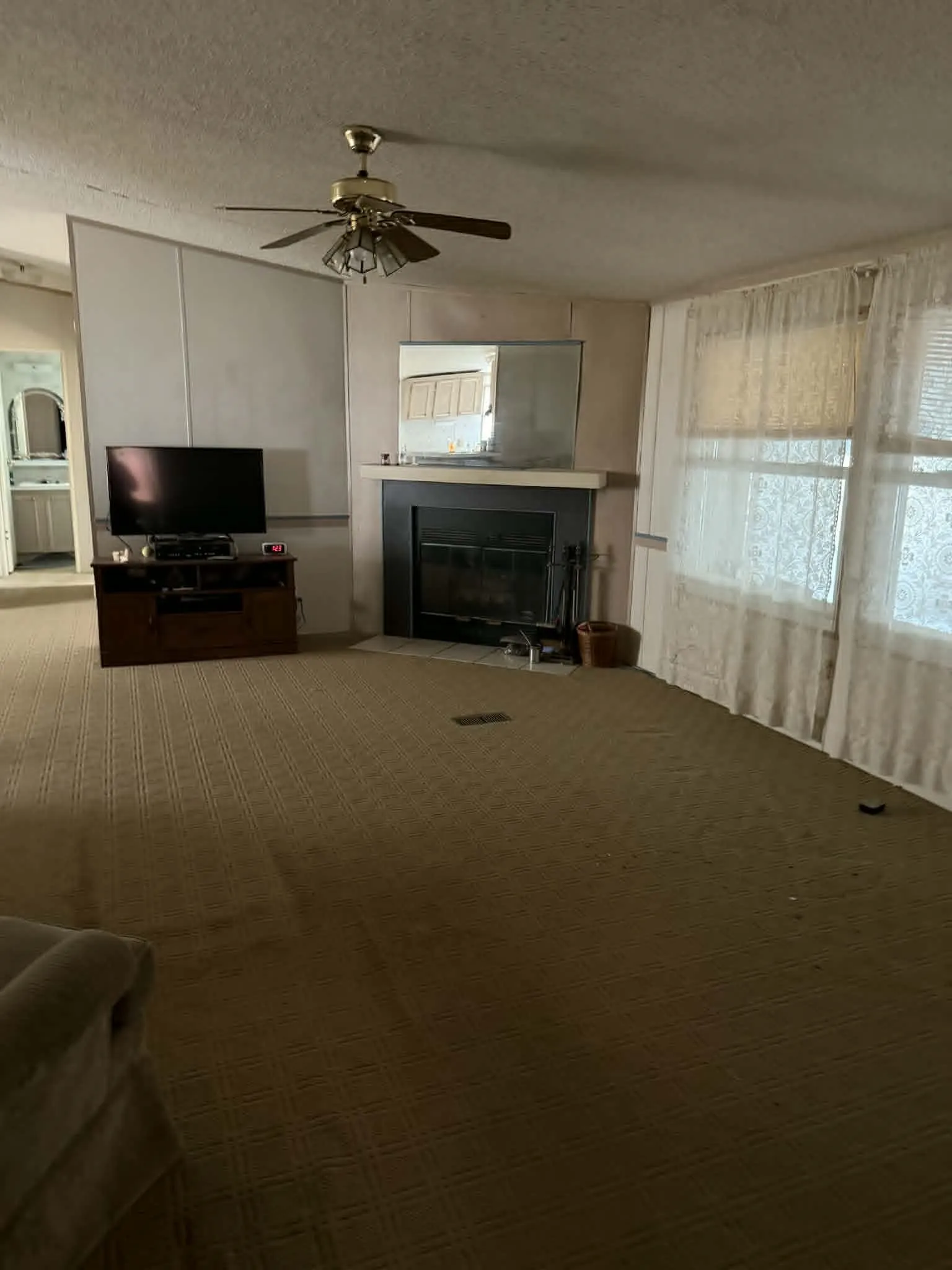 Mobile Home For Sale in Henderson County , 220 Hollyglen Street, Gun Barrel City, Texas 75156, 3 Bedroom, 2 Bathroom, 2 Garage spaces, 1,632 Sqft, built in 1980, mls#21271764, Real Estate Agent in Gun Barrel City, Homes For Sale in Henderson county, Homes For Sale in Gun Barrel City, Realtor in Gun Barrel City Texas, Real Estate Brokerage Independent Realty Texas, Luminita Cordes Realtor