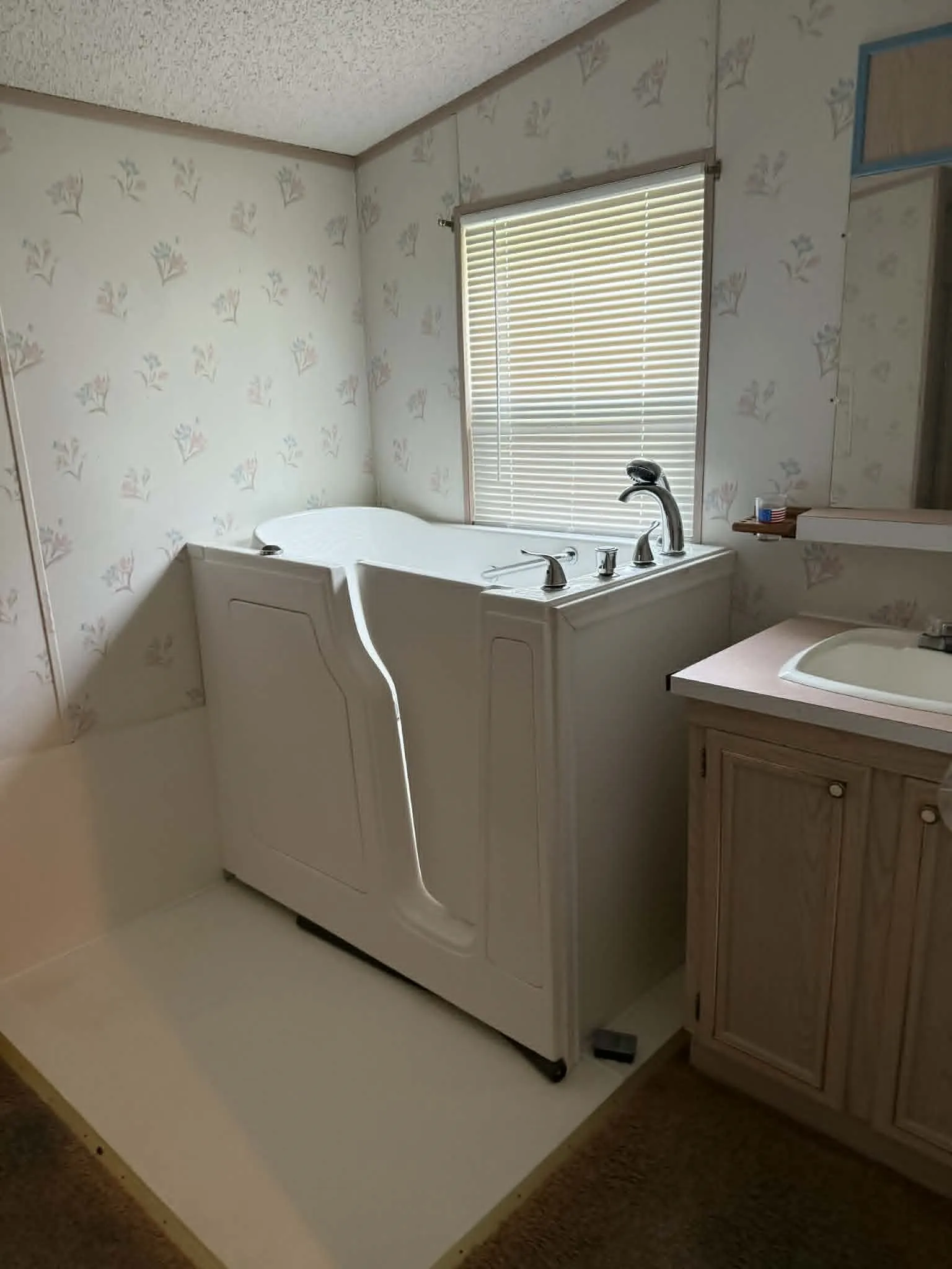 Mobile Home For Sale in Henderson County , 220 Hollyglen Street, Gun Barrel City, Texas 75156, 3 Bedroom, 2 Bathroom, 2 Garage spaces, 1,632 Sqft, built in 1980, mls#21271764, Real Estate Agent in Gun Barrel City, Homes For Sale in Henderson county, Homes For Sale in Gun Barrel City, Realtor in Gun Barrel City Texas, Real Estate Brokerage Independent Realty Texas, Luminita Cordes Realtor