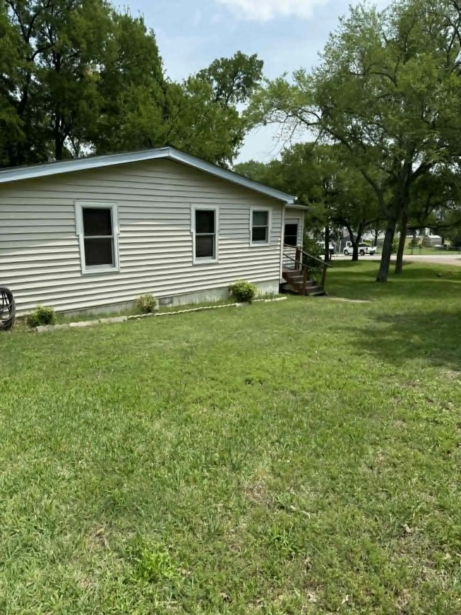 Mobile Home For Sale in Henderson County , 220 Hollyglen Street, Gun Barrel City, Texas 75156, 3 Bedroom, 2 Bathroom, 2 Garage spaces, 1,632 Sqft, built in 1980, mls#21271764, Real Estate Agent in Gun Barrel City, Homes For Sale in Henderson county, Homes For Sale in Gun Barrel City, Realtor in Gun Barrel City Texas, Real Estate Brokerage Independent Realty Texas, Luminita Cordes Realtor