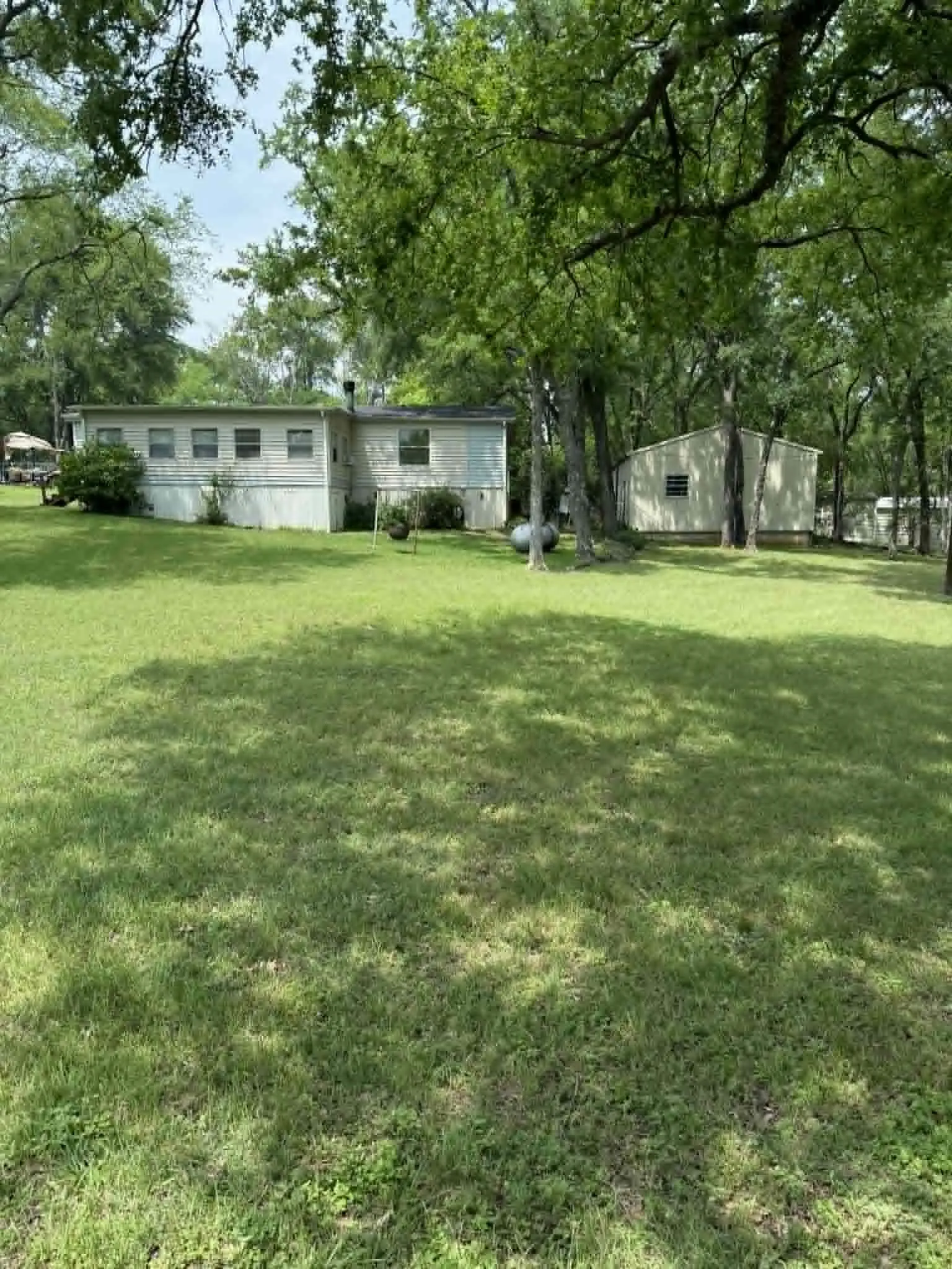 Mobile Home For Sale in Henderson County , 220 Hollyglen Street, Gun Barrel City, Texas 75156, 3 Bedroom, 2 Bathroom, 2 Garage spaces, 1,632 Sqft, built in 1980, mls#21271764, Real Estate Agent in Gun Barrel City, Homes For Sale in Henderson county, Homes For Sale in Gun Barrel City, Realtor in Gun Barrel City Texas, Real Estate Brokerage Independent Realty Texas, Luminita Cordes Realtor