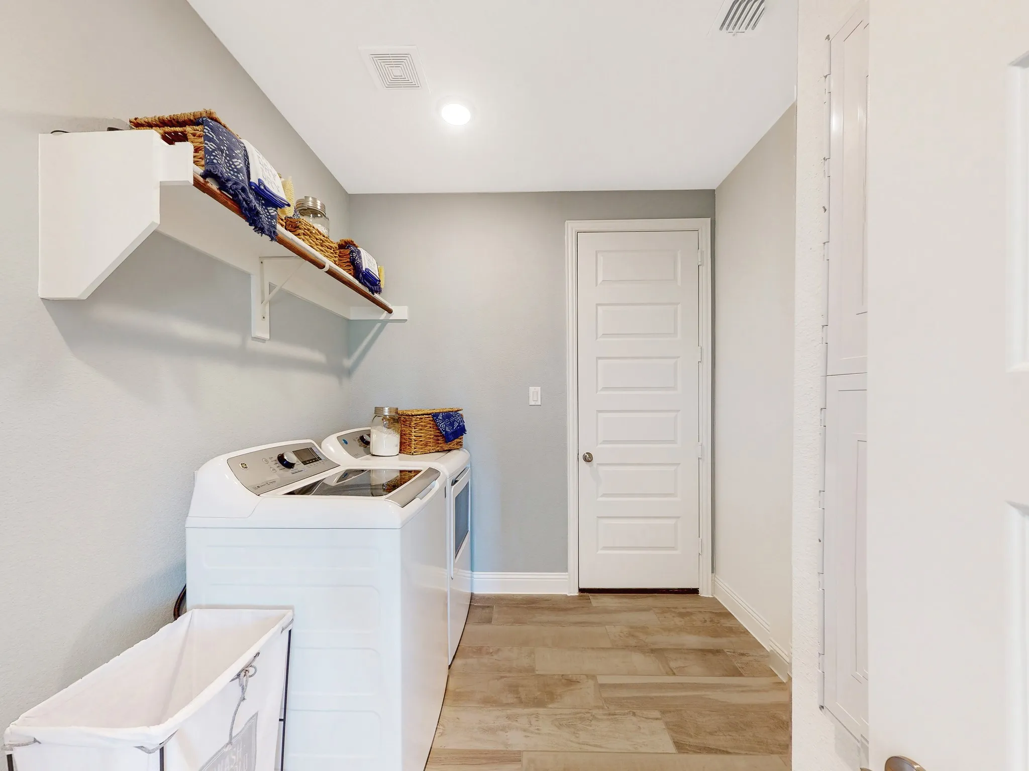 Single Family Residence For Sale in Collin County , 1401 Snapdragon Court, Celina, Texas 75078, 4 Bedroom, 5 Bathroom, 3 Garage spaces, 3,686 Sqft, built in 2020, mls#21272072, Real Estate Agent in Celina, Homes For Sale in Collin county, Homes For Sale in Celina, Realtor in Celina Texas, Real Estate Brokerage Independent Realty Texas, Luminita Cordes Realtor
