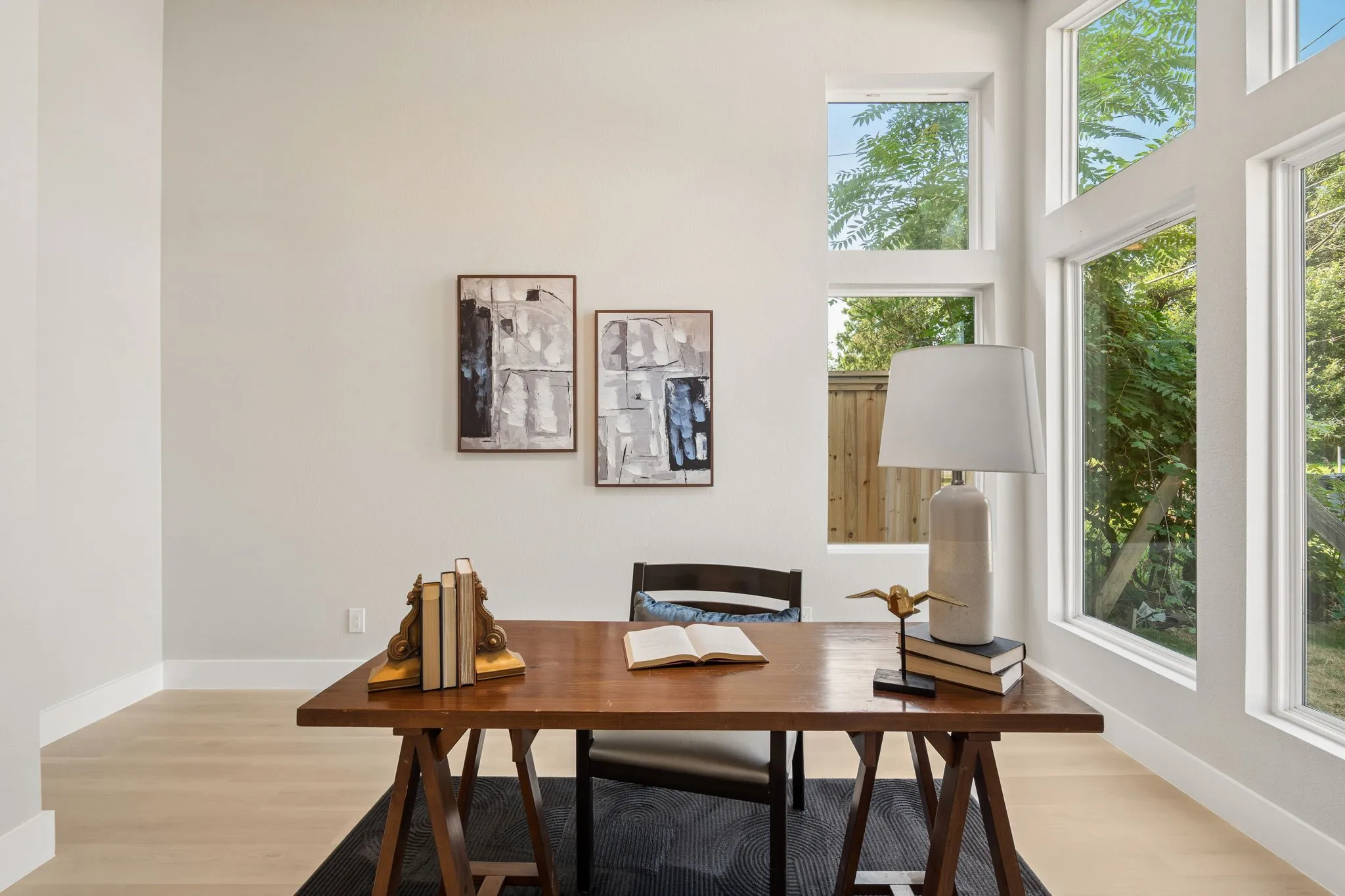 Expansive window wall with multiple window panels