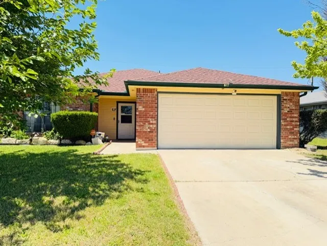 Single Family Residence For Sale in Bell County , 617 Deloris Drive, Killeen, Texas 76542, 4 Bedroom, 2 Bathroom, 2 Garage spaces, 1,450 Sqft, built in 1997, mls#21272098, Real Estate Agent in Killeen, Homes For Sale in Bell county, Homes For Sale in Killeen, Realtor in Killeen Texas, Real Estate Brokerage Independent Realty Texas, Luminita Cordes Realtor