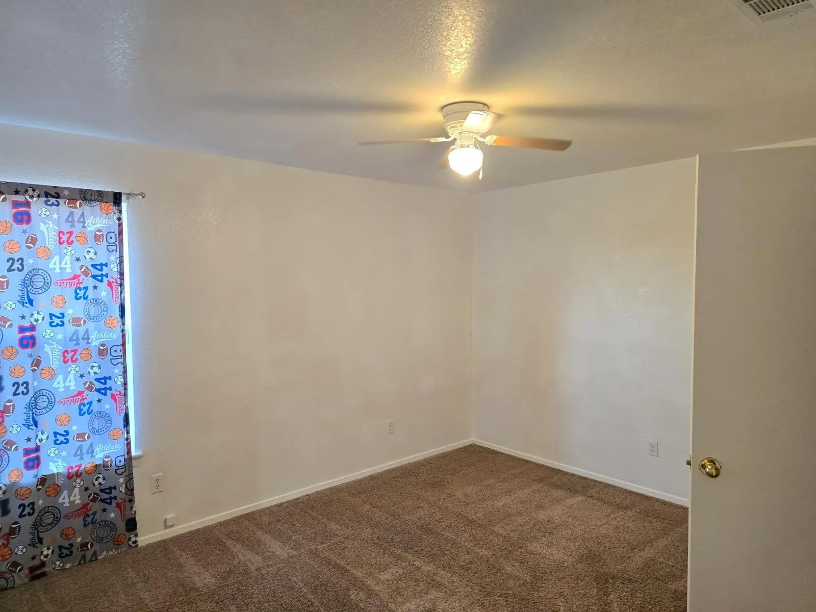 Single Family Residence For Sale in Bell County , 617 Deloris Drive, Killeen, Texas 76542, 4 Bedroom, 2 Bathroom, 2 Garage spaces, 1,450 Sqft, built in 1997, mls#21272098, Real Estate Agent in Killeen, Homes For Sale in Bell county, Homes For Sale in Killeen, Realtor in Killeen Texas, Real Estate Brokerage Independent Realty Texas, Luminita Cordes Realtor