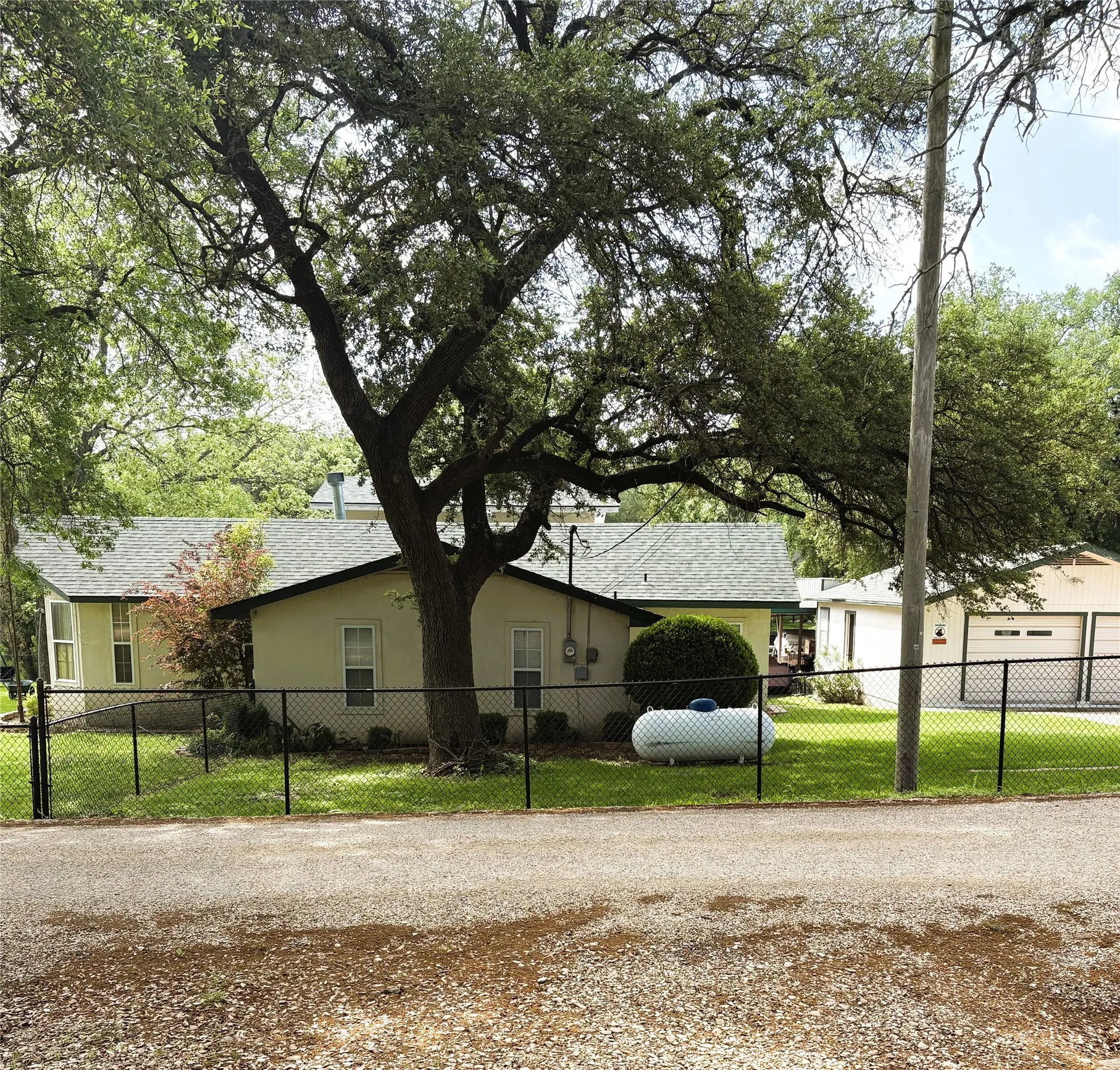 Single Family Residence For Sale in Bosque County , 270 County Road 1745, Clifton, Texas 76634, 2 Bedroom, 5 Bathroom, 2 Garage spaces, 1,852 Sqft, built in 1968, mls#21271935, Real Estate Agent in Clifton, Homes For Sale in Bosque county, Homes For Sale in Clifton, Realtor in Clifton Texas, Real Estate Brokerage Independent Realty Texas, Luminita Cordes Realtor
