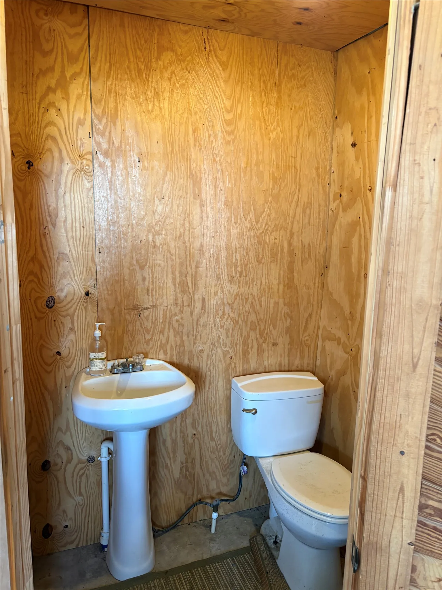 Single Family Residence For Sale in Bosque County , 270 County Road 1745, Clifton, Texas 76634, 2 Bedroom, 5 Bathroom, 2 Garage spaces, 1,852 Sqft, built in 1968, mls#21271935, Real Estate Agent in Clifton, Homes For Sale in Bosque county, Homes For Sale in Clifton, Realtor in Clifton Texas, Real Estate Brokerage Independent Realty Texas, Luminita Cordes Realtor