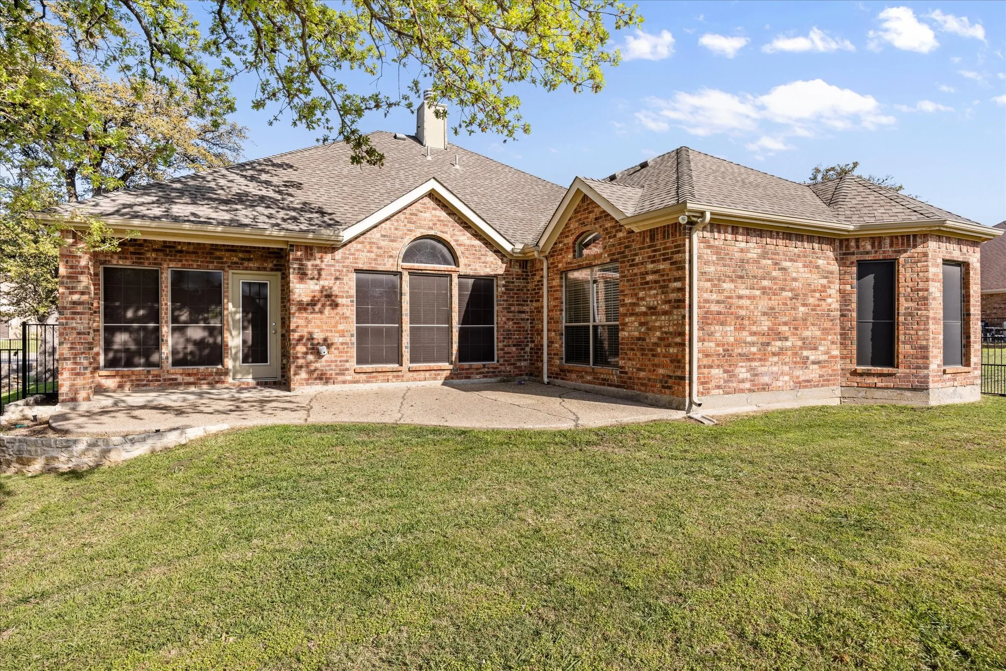 Single Family Residence For Rent in Tarrant County , 12245 Fairway Meadows Drive, Fort Worth, Texas 76179, 4 Bedroom, 3 Bathroom, 2 Garage spaces, 2,428 Sqft, built in 2005, mls#21272134, Real Estate Agent in Fort Worth, Homes For Rent in Tarrant county, Homes For Rent in Fort Worth, Realtor in Fort Worth Texas, Real Estate Brokerage Independent Realty Texas, Luminita Cordes Realtor