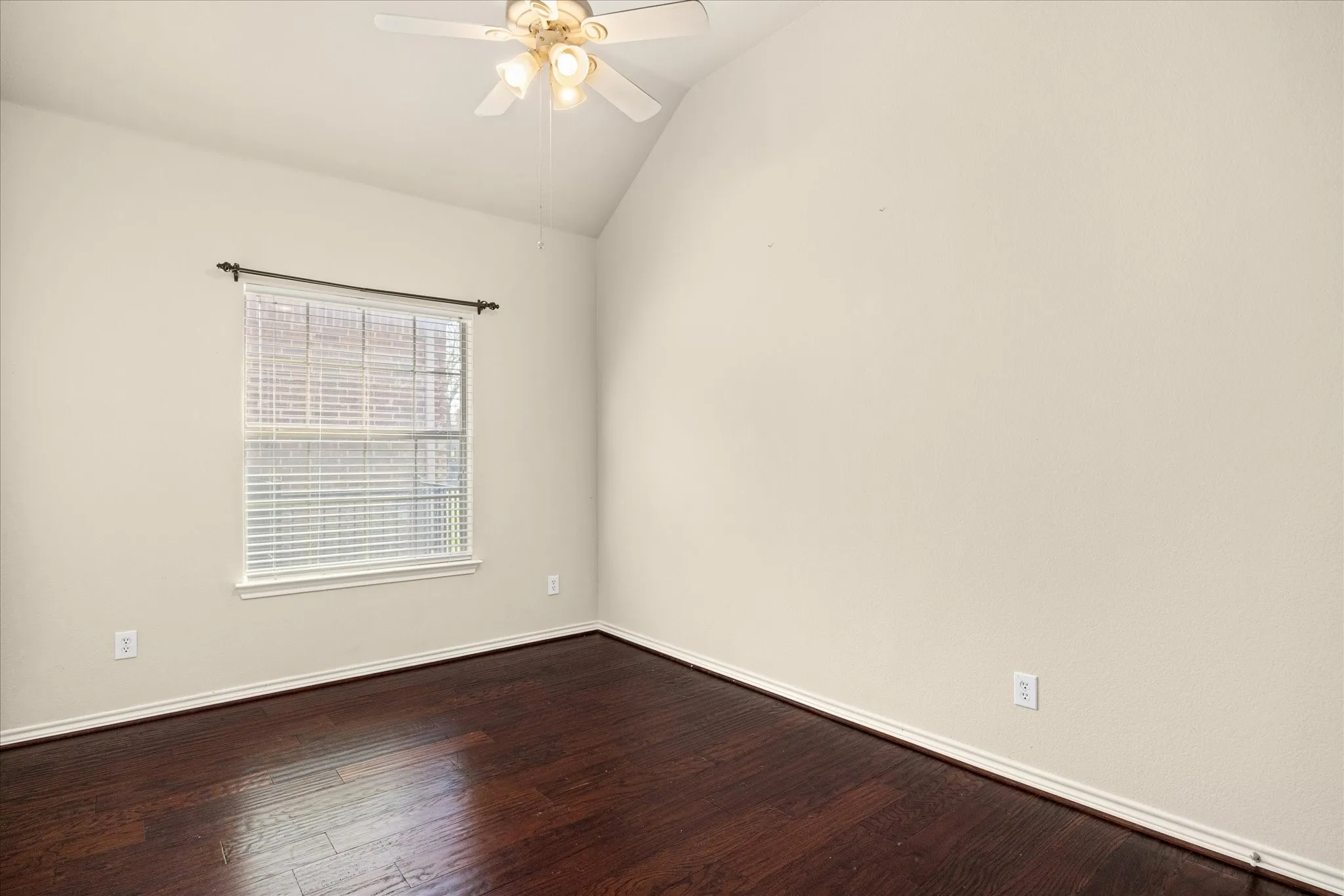 Single Family Residence For Rent in Tarrant County , 12245 Fairway Meadows Drive, Fort Worth, Texas 76179, 4 Bedroom, 3 Bathroom, 2 Garage spaces, 2,428 Sqft, built in 2005, mls#21272134, Real Estate Agent in Fort Worth, Homes For Rent in Tarrant county, Homes For Rent in Fort Worth, Realtor in Fort Worth Texas, Real Estate Brokerage Independent Realty Texas, Luminita Cordes Realtor