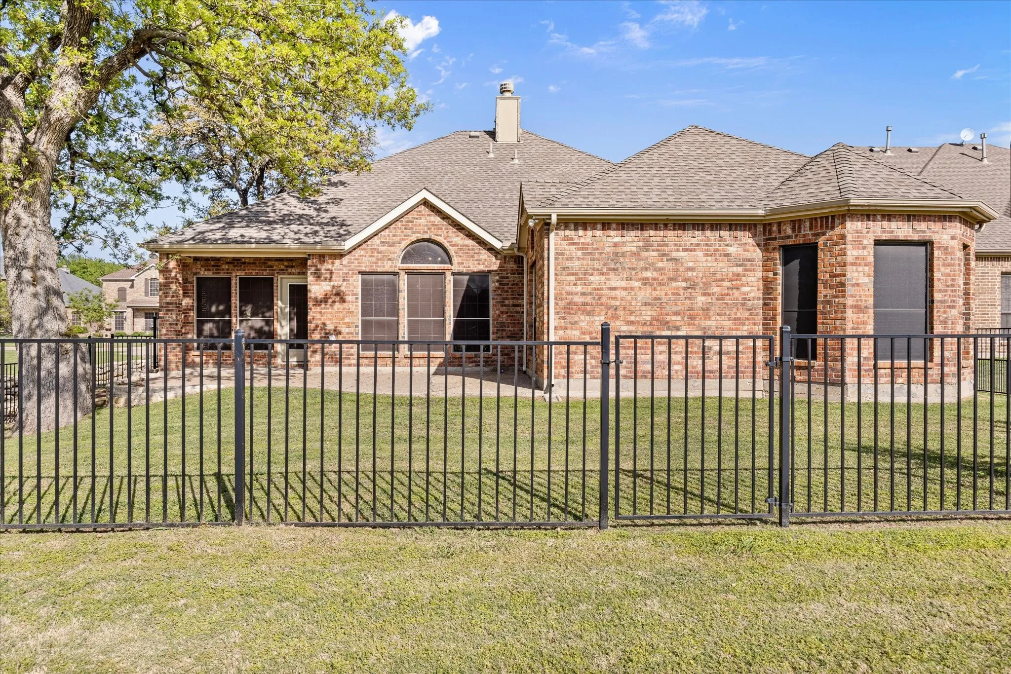 Single Family Residence For Rent in Tarrant County , 12245 Fairway Meadows Drive, Fort Worth, Texas 76179, 4 Bedroom, 3 Bathroom, 2 Garage spaces, 2,428 Sqft, built in 2005, mls#21272134, Real Estate Agent in Fort Worth, Homes For Rent in Tarrant county, Homes For Rent in Fort Worth, Realtor in Fort Worth Texas, Real Estate Brokerage Independent Realty Texas, Luminita Cordes Realtor