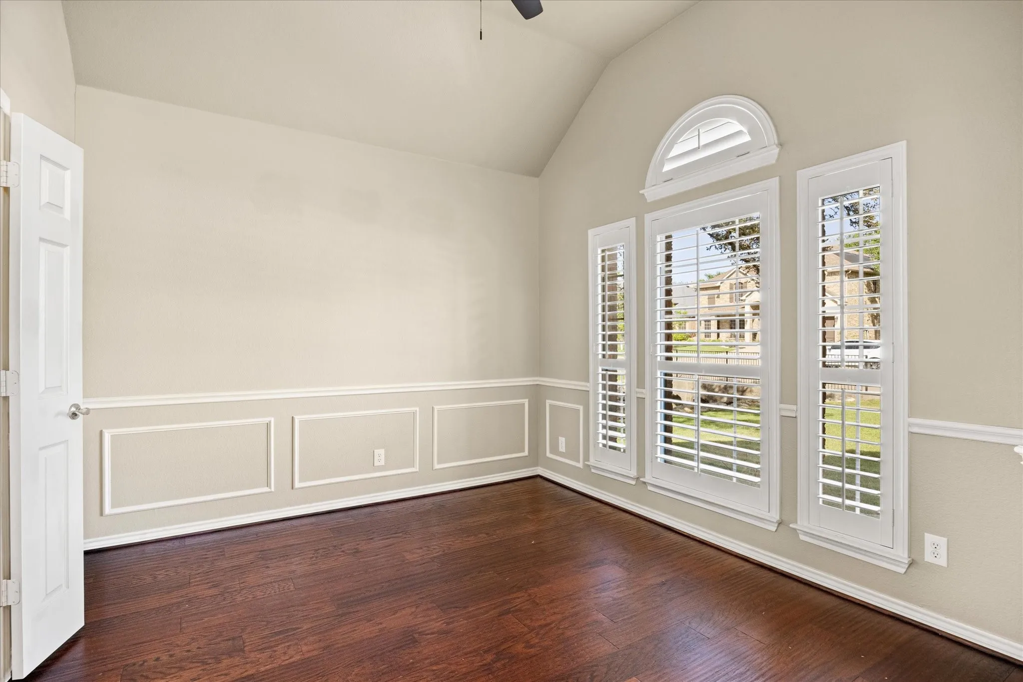 Single Family Residence For Rent in Tarrant County , 12245 Fairway Meadows Drive, Fort Worth, Texas 76179, 4 Bedroom, 3 Bathroom, 2 Garage spaces, 2,428 Sqft, built in 2005, mls#21272134, Real Estate Agent in Fort Worth, Homes For Rent in Tarrant county, Homes For Rent in Fort Worth, Realtor in Fort Worth Texas, Real Estate Brokerage Independent Realty Texas, Luminita Cordes Realtor