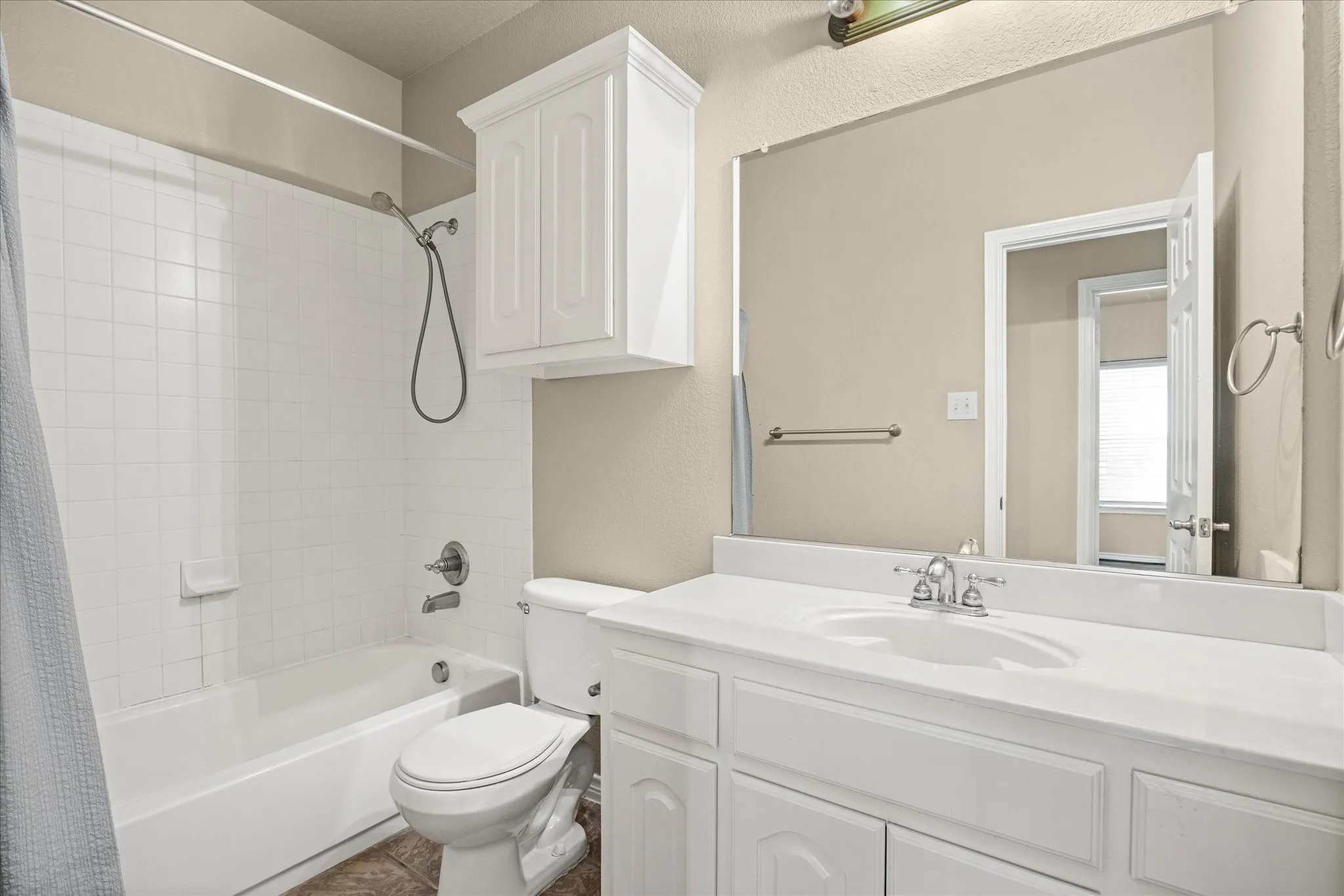 Single Family Residence For Rent in Tarrant County , 12245 Fairway Meadows Drive, Fort Worth, Texas 76179, 4 Bedroom, 3 Bathroom, 2 Garage spaces, 2,428 Sqft, built in 2005, mls#21272134, Real Estate Agent in Fort Worth, Homes For Rent in Tarrant county, Homes For Rent in Fort Worth, Realtor in Fort Worth Texas, Real Estate Brokerage Independent Realty Texas, Luminita Cordes Realtor