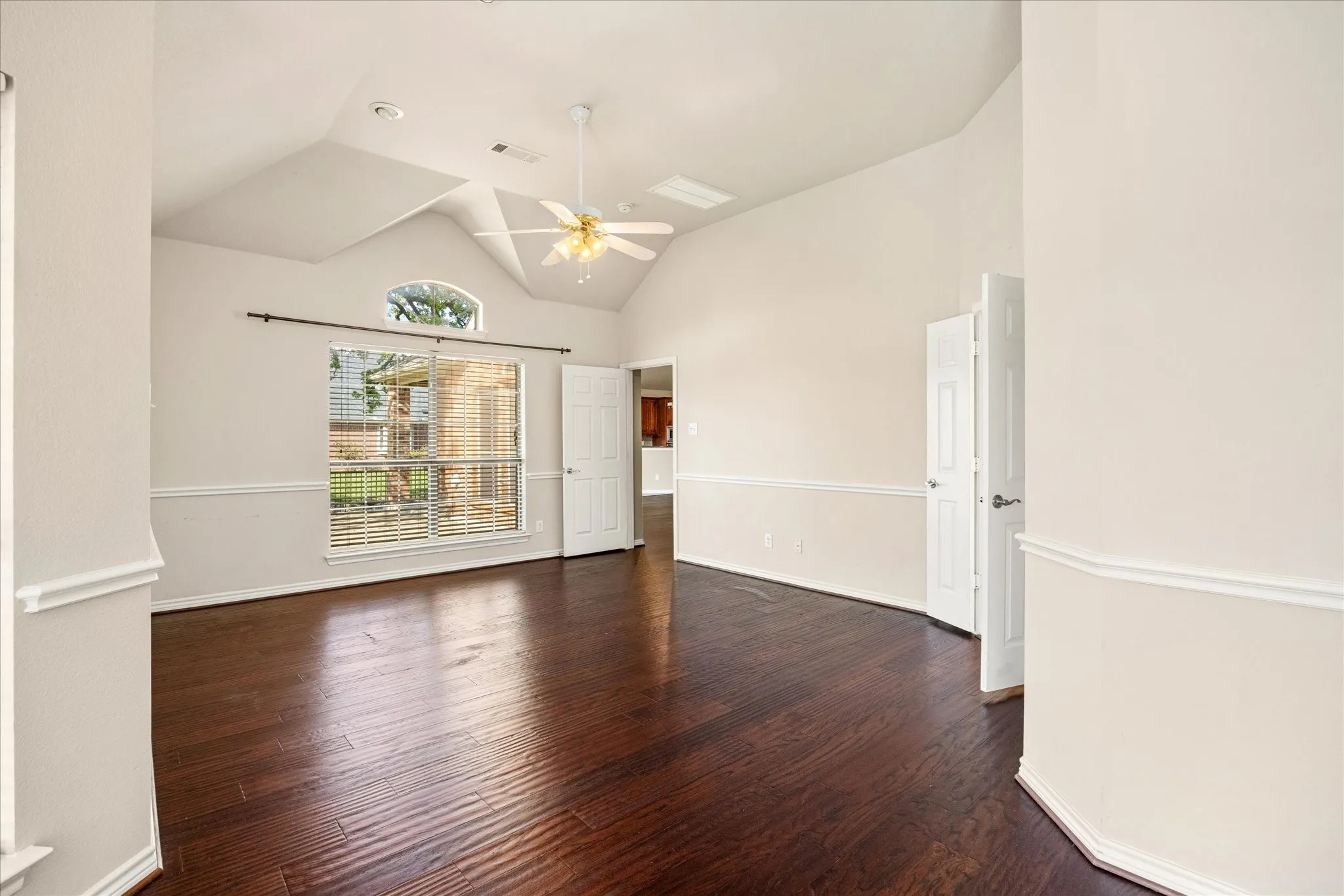 Single Family Residence For Rent in Tarrant County , 12245 Fairway Meadows Drive, Fort Worth, Texas 76179, 4 Bedroom, 3 Bathroom, 2 Garage spaces, 2,428 Sqft, built in 2005, mls#21272134, Real Estate Agent in Fort Worth, Homes For Rent in Tarrant county, Homes For Rent in Fort Worth, Realtor in Fort Worth Texas, Real Estate Brokerage Independent Realty Texas, Luminita Cordes Realtor
