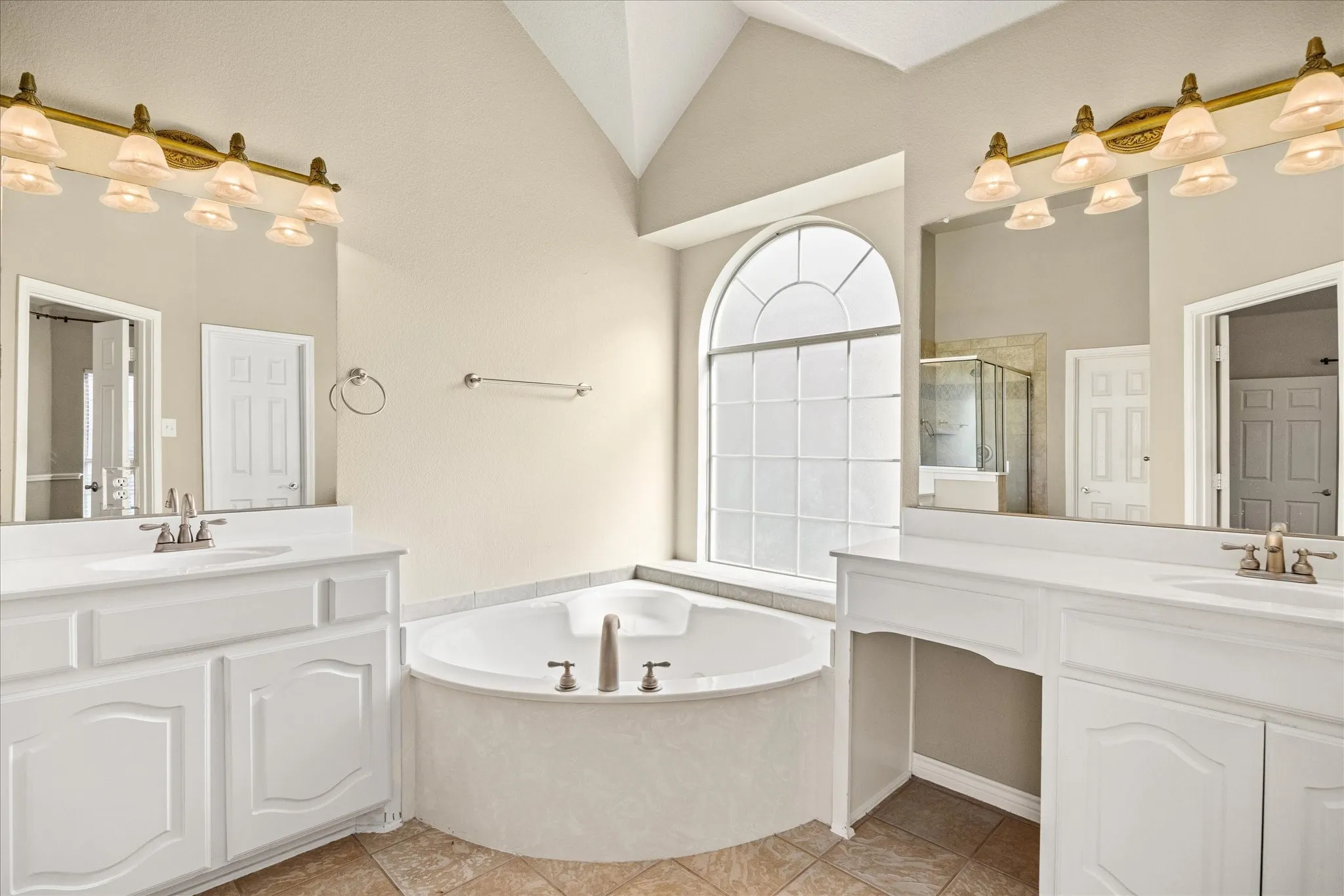Single Family Residence For Rent in Tarrant County , 12245 Fairway Meadows Drive, Fort Worth, Texas 76179, 4 Bedroom, 3 Bathroom, 2 Garage spaces, 2,428 Sqft, built in 2005, mls#21272134, Real Estate Agent in Fort Worth, Homes For Rent in Tarrant county, Homes For Rent in Fort Worth, Realtor in Fort Worth Texas, Real Estate Brokerage Independent Realty Texas, Luminita Cordes Realtor
