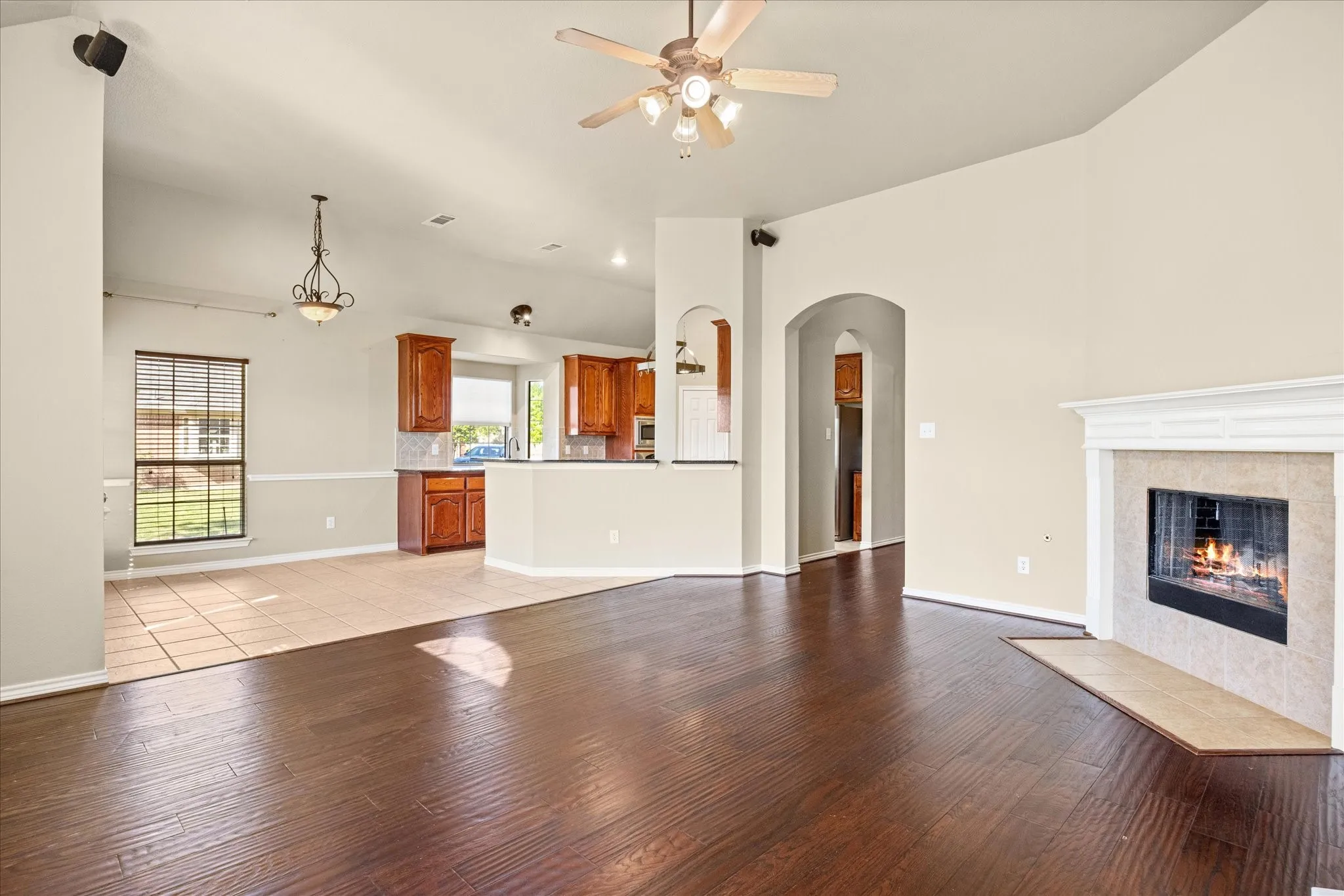 Single Family Residence For Rent in Tarrant County , 12245 Fairway Meadows Drive, Fort Worth, Texas 76179, 4 Bedroom, 3 Bathroom, 2 Garage spaces, 2,428 Sqft, built in 2005, mls#21272134, Real Estate Agent in Fort Worth, Homes For Rent in Tarrant county, Homes For Rent in Fort Worth, Realtor in Fort Worth Texas, Real Estate Brokerage Independent Realty Texas, Luminita Cordes Realtor