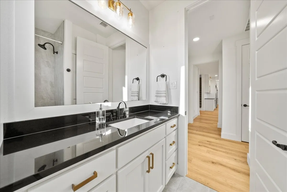 Full Guest Bathroom located behind Living Room and adjacent to Guest Bedrooms