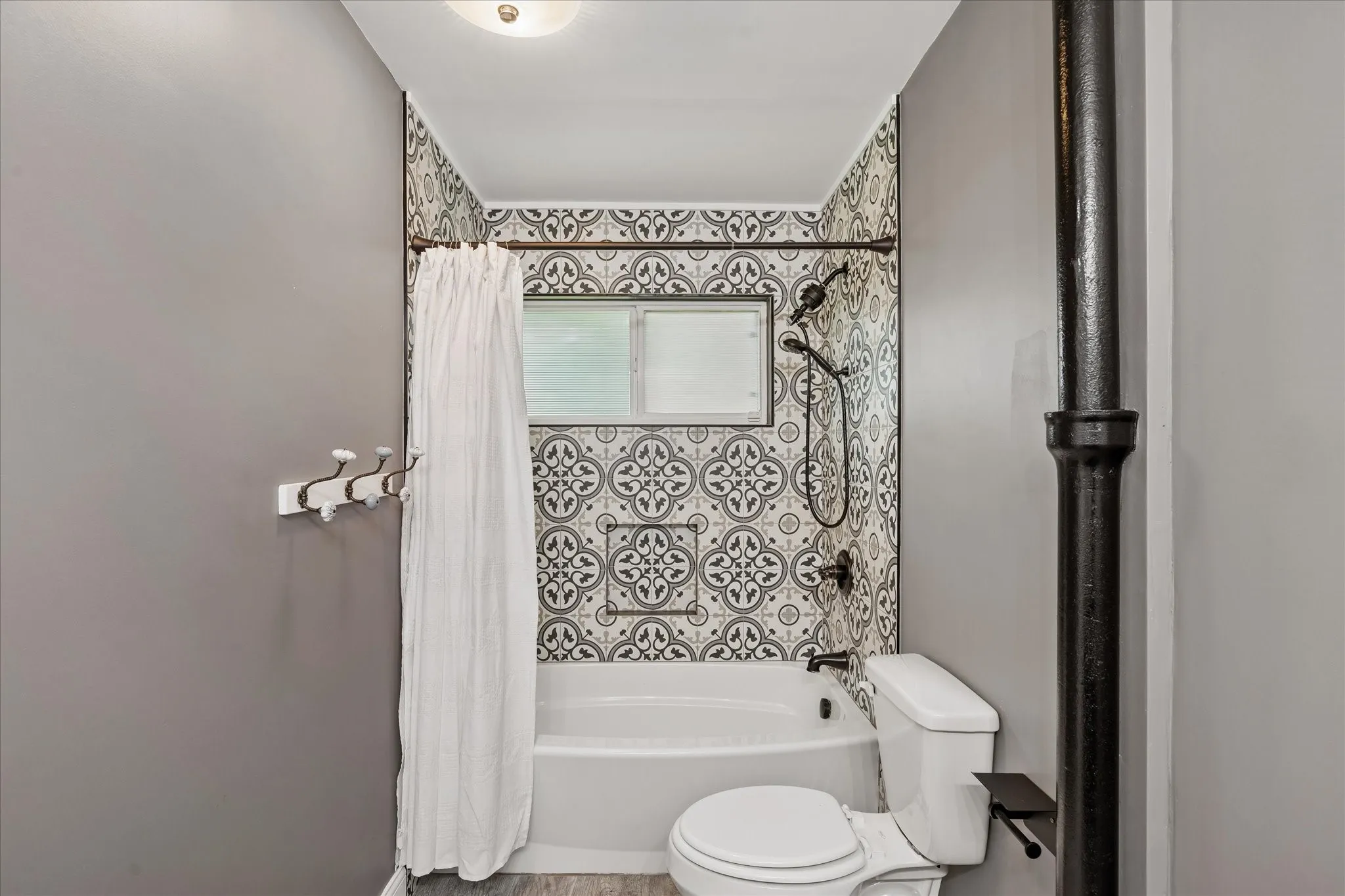Single Family Residence For Sale in Dallas County , 15651 Terrace Lawn Circle, Dallas, Texas 75248, 4 Bedroom, 3 Bathroom, 2 Garage spaces, 2,159 Sqft, built in 1967, mls#21261962, Real Estate Agent in Dallas, Homes For Sale in Dallas county, Homes For Sale in Dallas, Realtor in Dallas Texas, Real Estate Brokerage Independent Realty Texas, Luminita Cordes Realtor