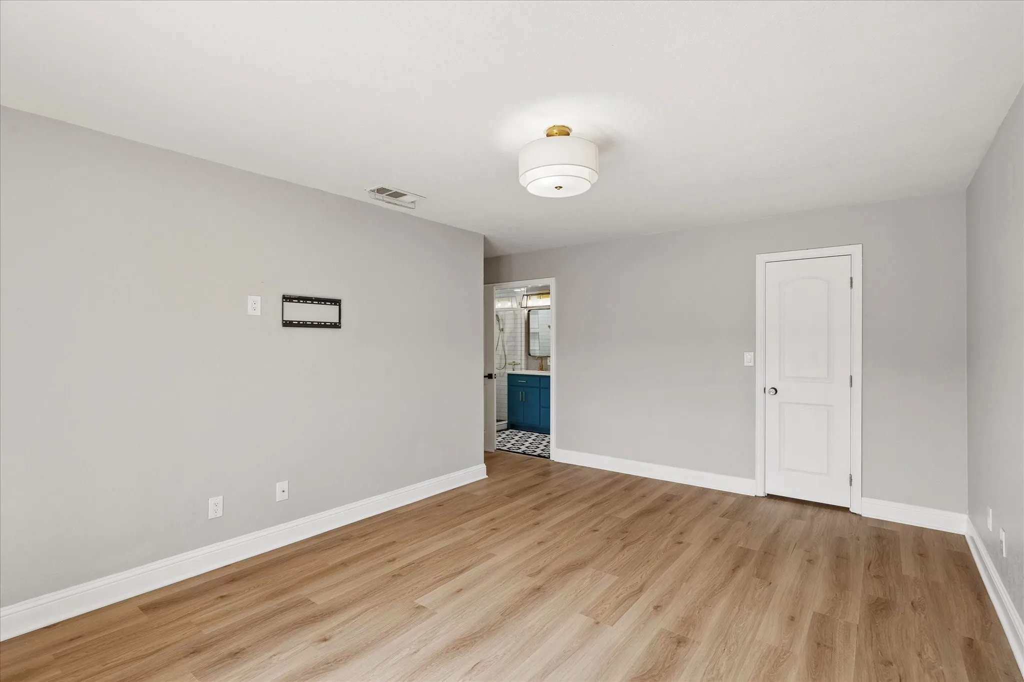 Single Family Residence For Sale in Dallas County , 15651 Terrace Lawn Circle, Dallas, Texas 75248, 4 Bedroom, 3 Bathroom, 2 Garage spaces, 2,159 Sqft, built in 1967, mls#21261962, Real Estate Agent in Dallas, Homes For Sale in Dallas county, Homes For Sale in Dallas, Realtor in Dallas Texas, Real Estate Brokerage Independent Realty Texas, Luminita Cordes Realtor