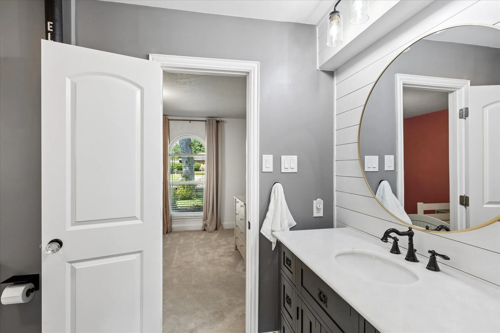 Single Family Residence For Sale in Dallas County , 15651 Terrace Lawn Circle, Dallas, Texas 75248, 4 Bedroom, 3 Bathroom, 2 Garage spaces, 2,159 Sqft, built in 1967, mls#21261962, Real Estate Agent in Dallas, Homes For Sale in Dallas county, Homes For Sale in Dallas, Realtor in Dallas Texas, Real Estate Brokerage Independent Realty Texas, Luminita Cordes Realtor