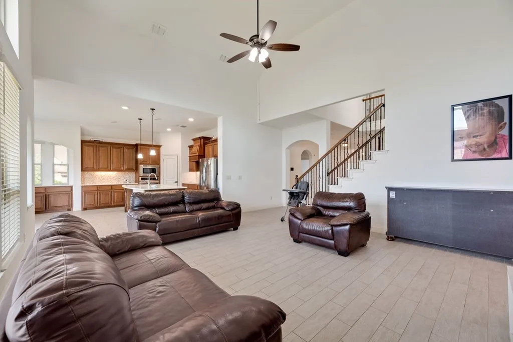 Single Family Residence For Sale in Ellis County , 549 Truman Street, Waxahachie, Texas 75165, 6 Bedrooms, 5 Bathrooms, 2 Garage spaces, 4,394 Sqft, built in 2018, Price $525,000, mls#21271755, Real Estate Agent in Waxahachie, Homes For Sale in Ellis county, Homes For Sale in Waxahachie, Realtor in Waxahachie Texas, Real Estate Brokerage Independent Realty Texas, Luminita Cordes Realtor