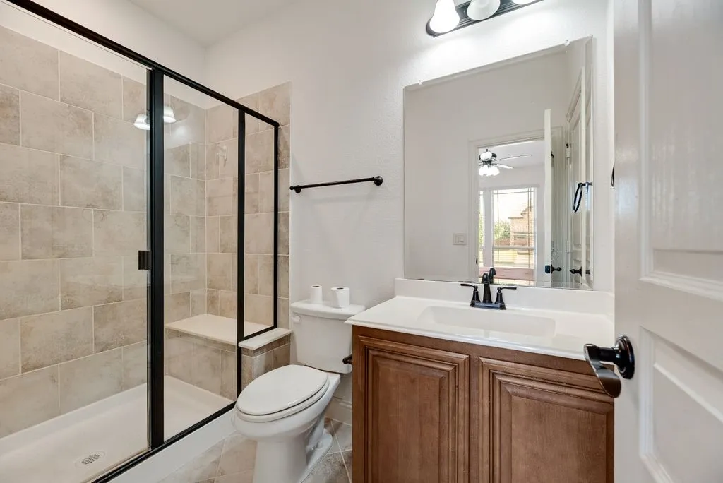 Single Family Residence For Sale in Ellis County , 549 Truman Street, Waxahachie, Texas 75165, 6 Bedrooms, 5 Bathrooms, 2 Garage spaces, 4,394 Sqft, built in 2018, Price $525,000, mls#21271755, Real Estate Agent in Waxahachie, Homes For Sale in Ellis county, Homes For Sale in Waxahachie, Realtor in Waxahachie Texas, Real Estate Brokerage Independent Realty Texas, Luminita Cordes Realtor