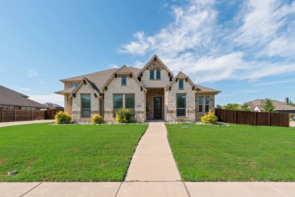 Single Family Residence For Sale in Ellis County , 549 Truman Street, Waxahachie, Texas 75165, 6 Bedrooms, 5 Bathrooms, 2 Garage spaces, 4,394 Sqft, built in 2018, Price $525,000, mls#21271755, Real Estate Agent in Waxahachie, Homes For Sale in Ellis county, Homes For Sale in Waxahachie, Realtor in Waxahachie Texas, Real Estate Brokerage Independent Realty Texas, Luminita Cordes Realtor