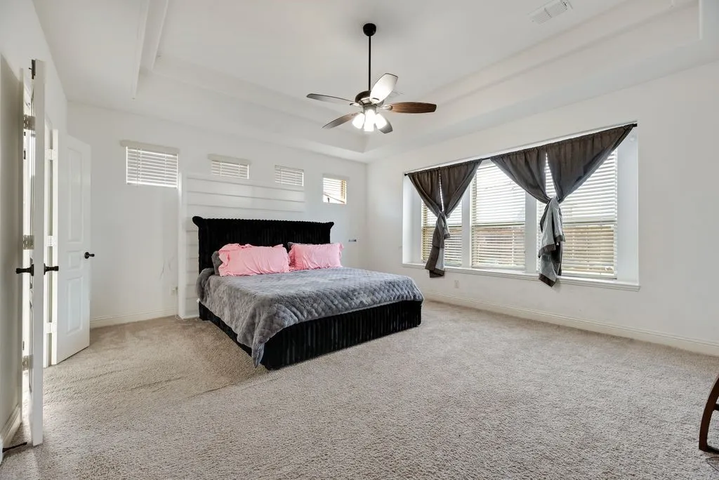 Single Family Residence For Sale in Ellis County , 549 Truman Street, Waxahachie, Texas 75165, 6 Bedrooms, 5 Bathrooms, 2 Garage spaces, 4,394 Sqft, built in 2018, Price $525,000, mls#21271755, Real Estate Agent in Waxahachie, Homes For Sale in Ellis county, Homes For Sale in Waxahachie, Realtor in Waxahachie Texas, Real Estate Brokerage Independent Realty Texas, Luminita Cordes Realtor